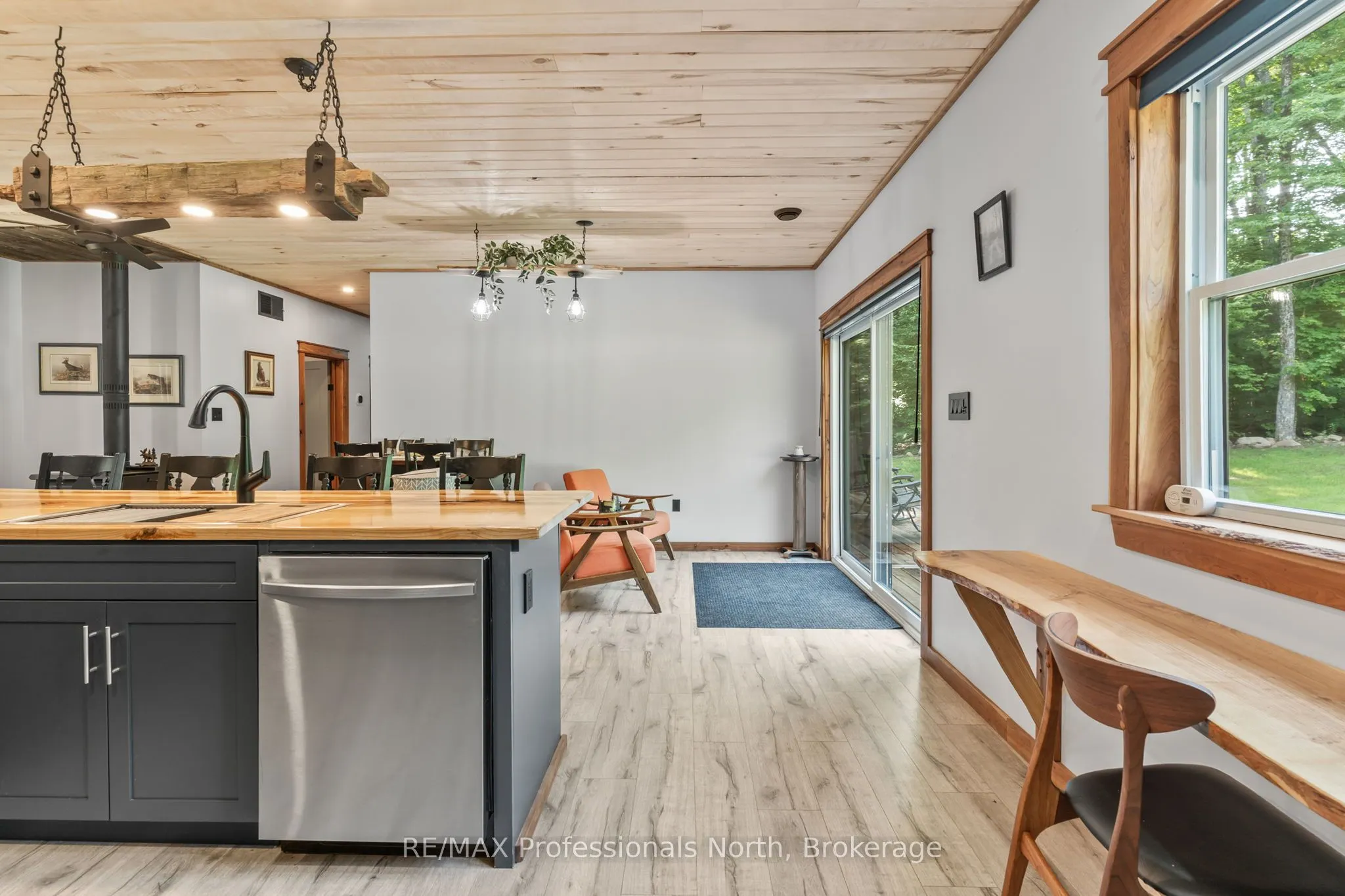 2430 Hadlington Road