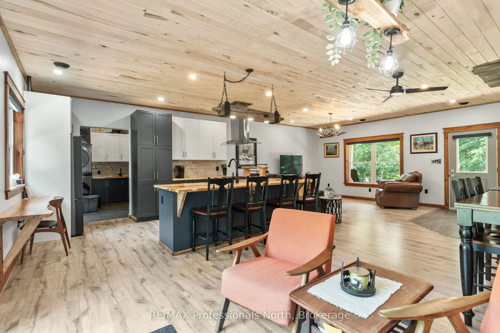 2430 Hadlington Road