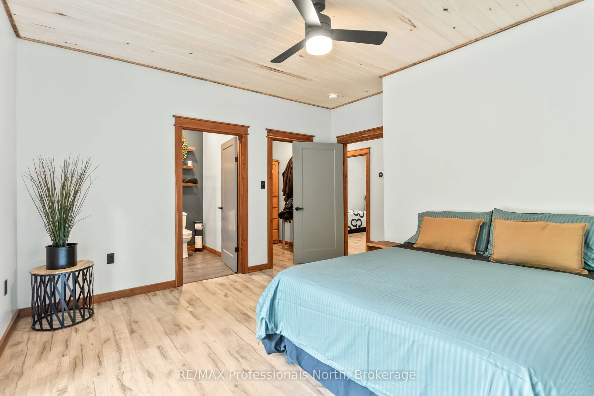 2430 Hadlington Road