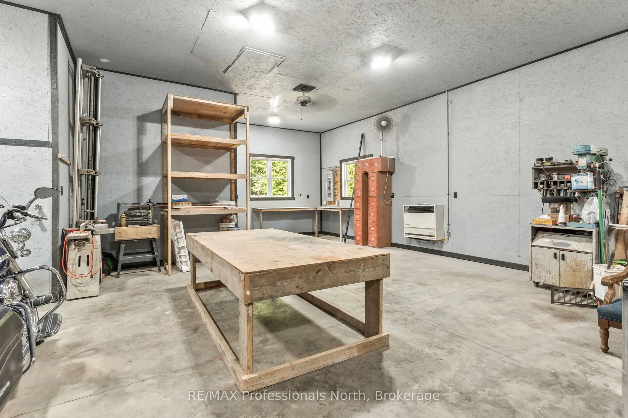 2430 Hadlington Road