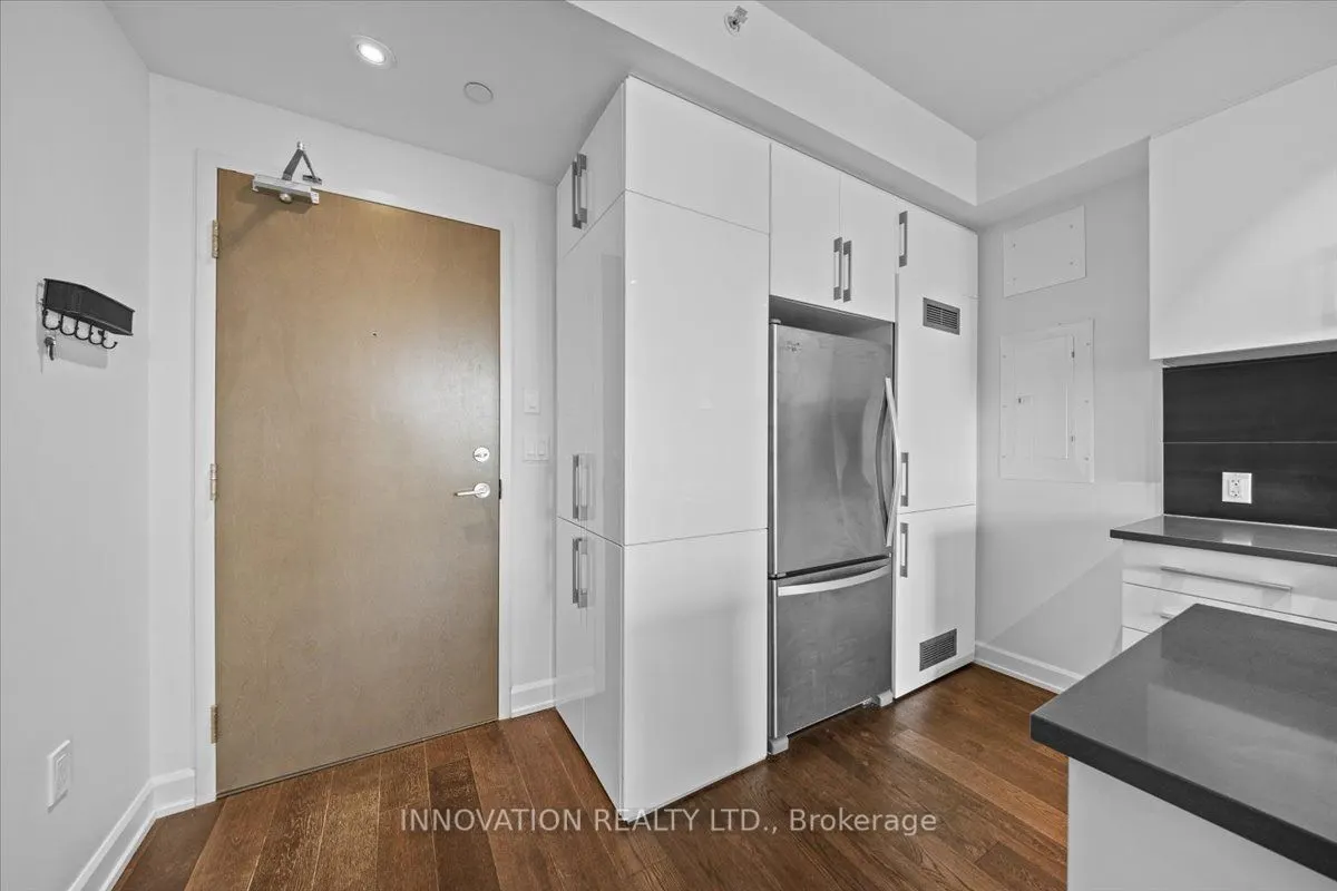 10 Rosemount Avenue W, #410