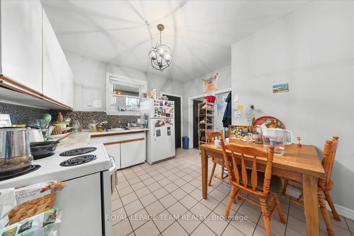 385 Daly Avenue