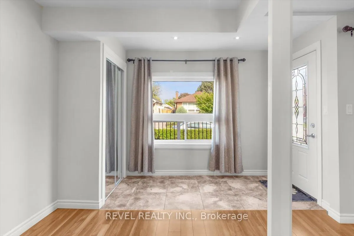 233 Normanhurst Avenue