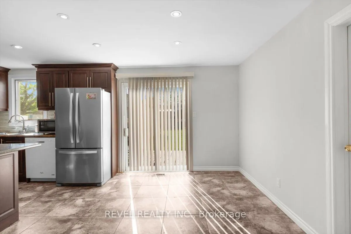 233 Normanhurst Avenue