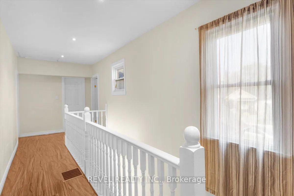 233 Normanhurst Avenue
