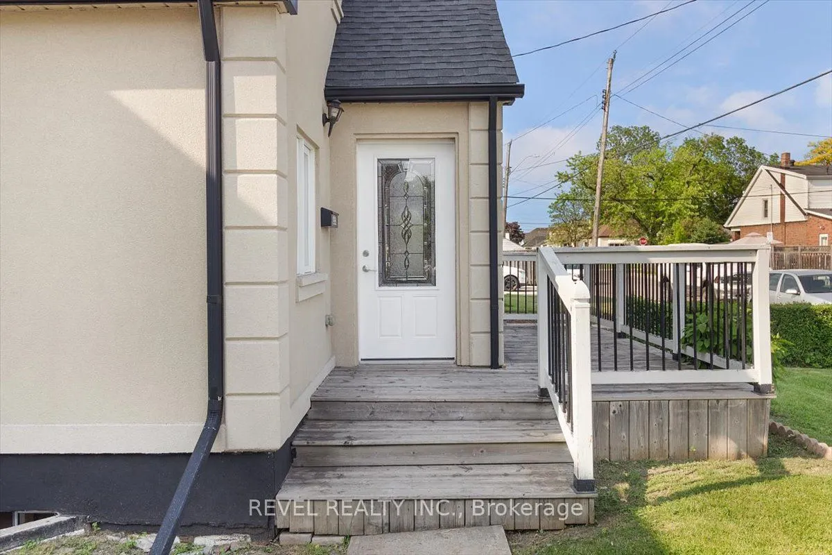 233 Normanhurst Avenue