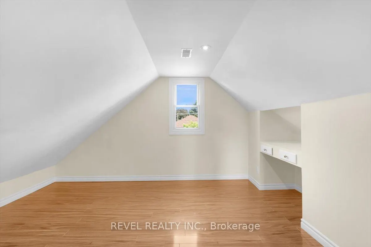 233 Normanhurst Avenue