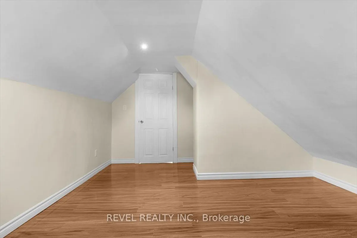233 Normanhurst Avenue