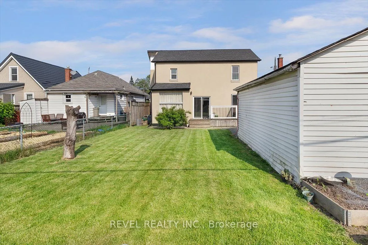 233 Normanhurst Avenue