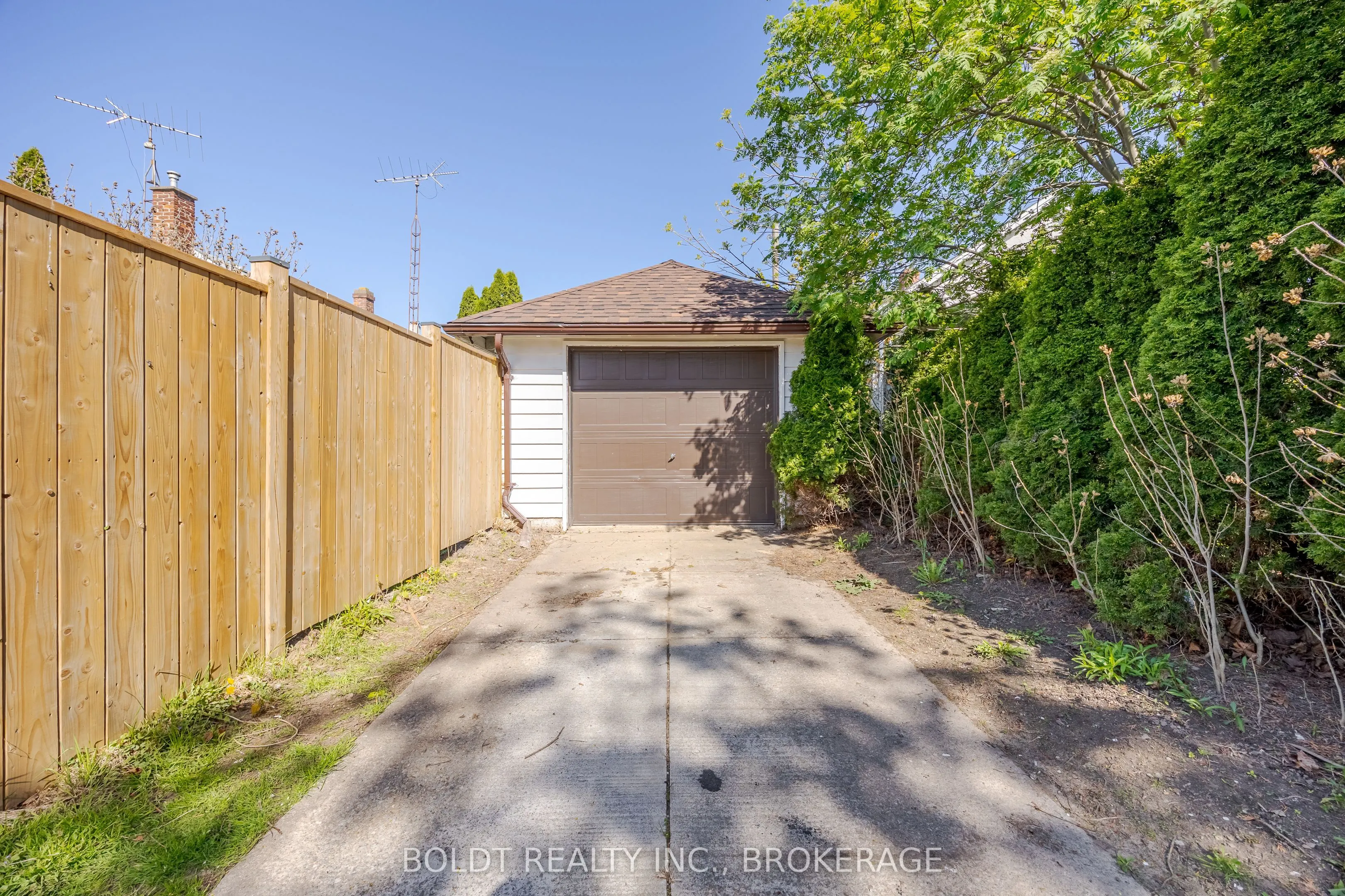 336 Carlton Street S
