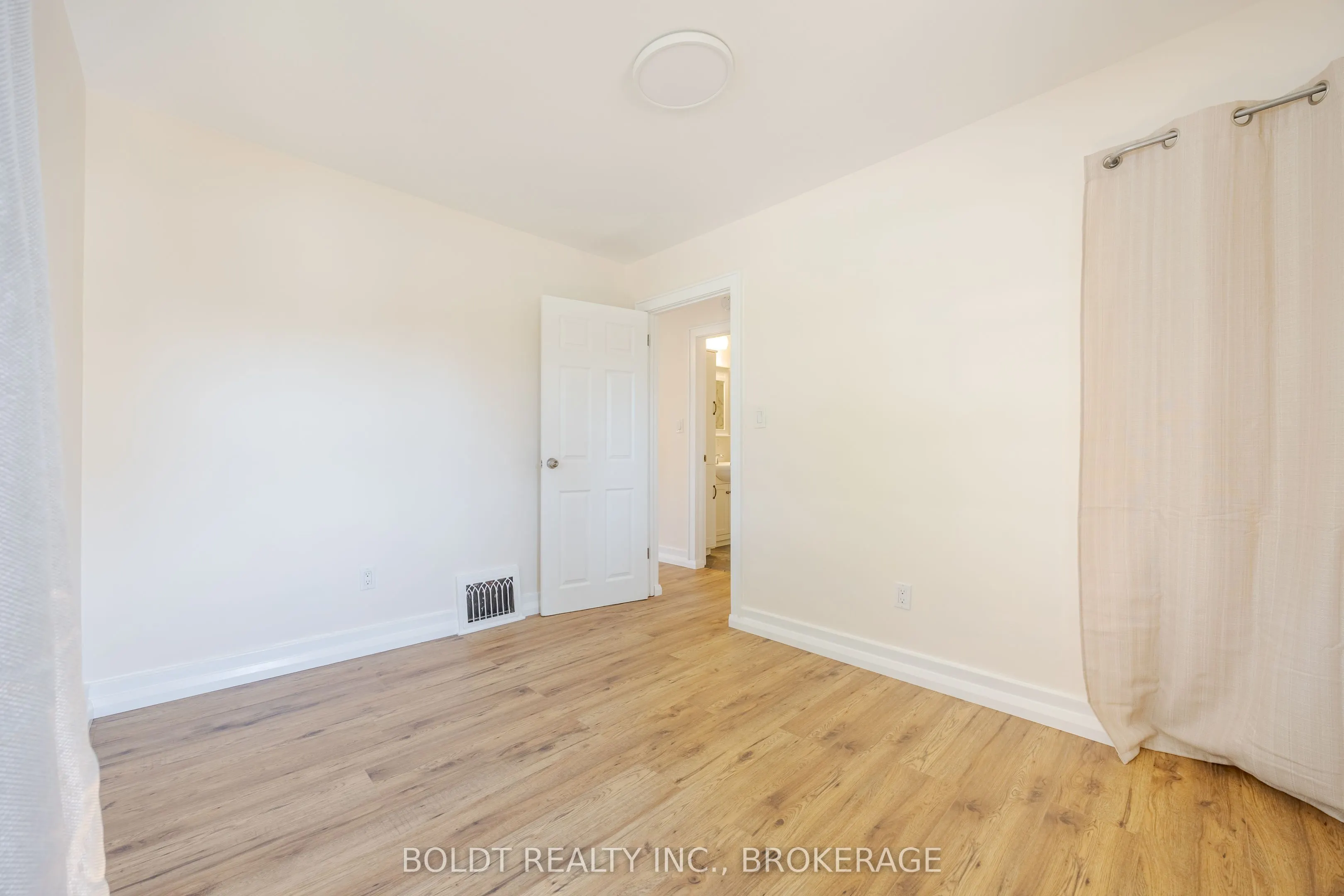 336 Carlton Street S