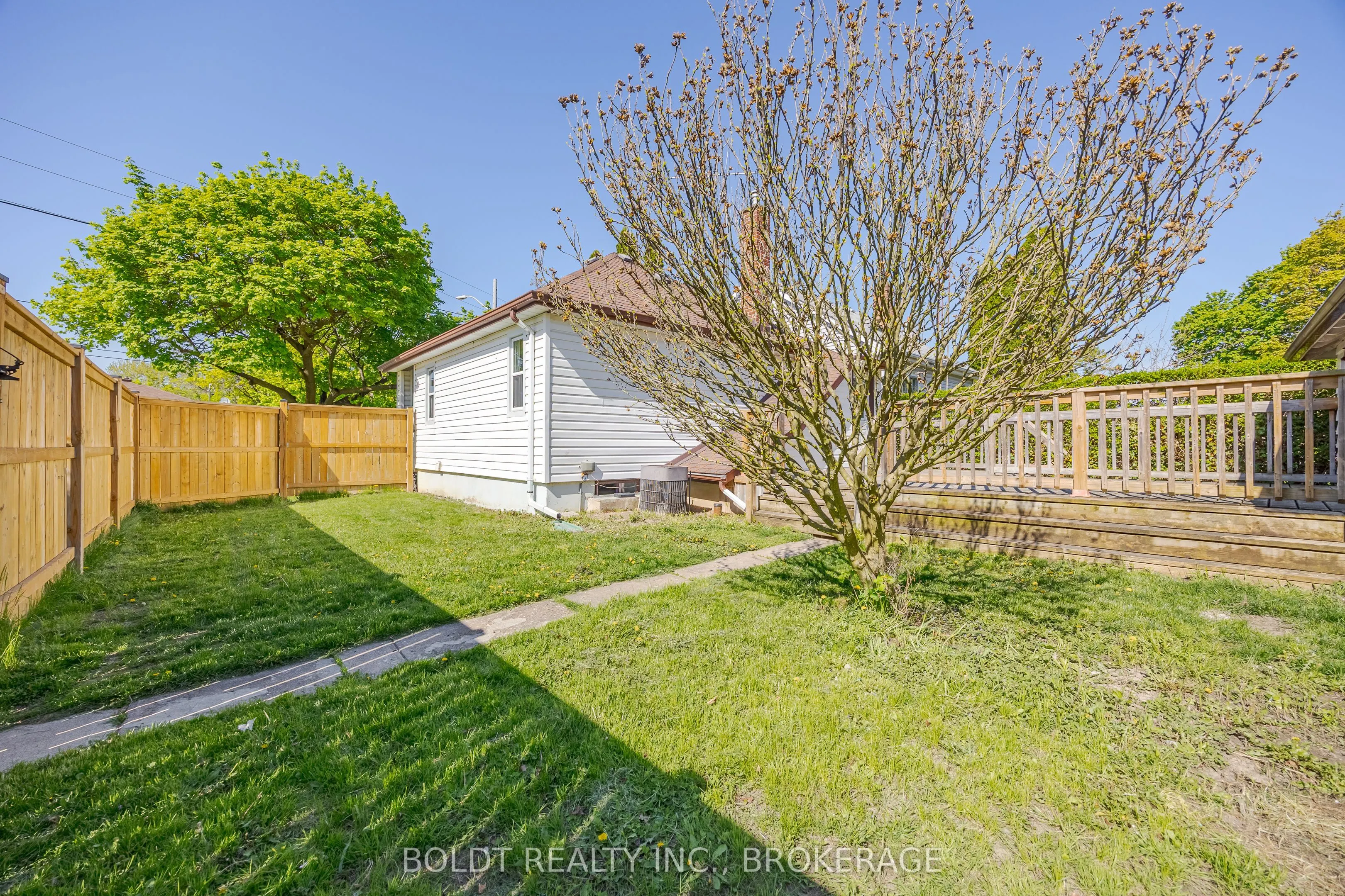 336 Carlton Street S