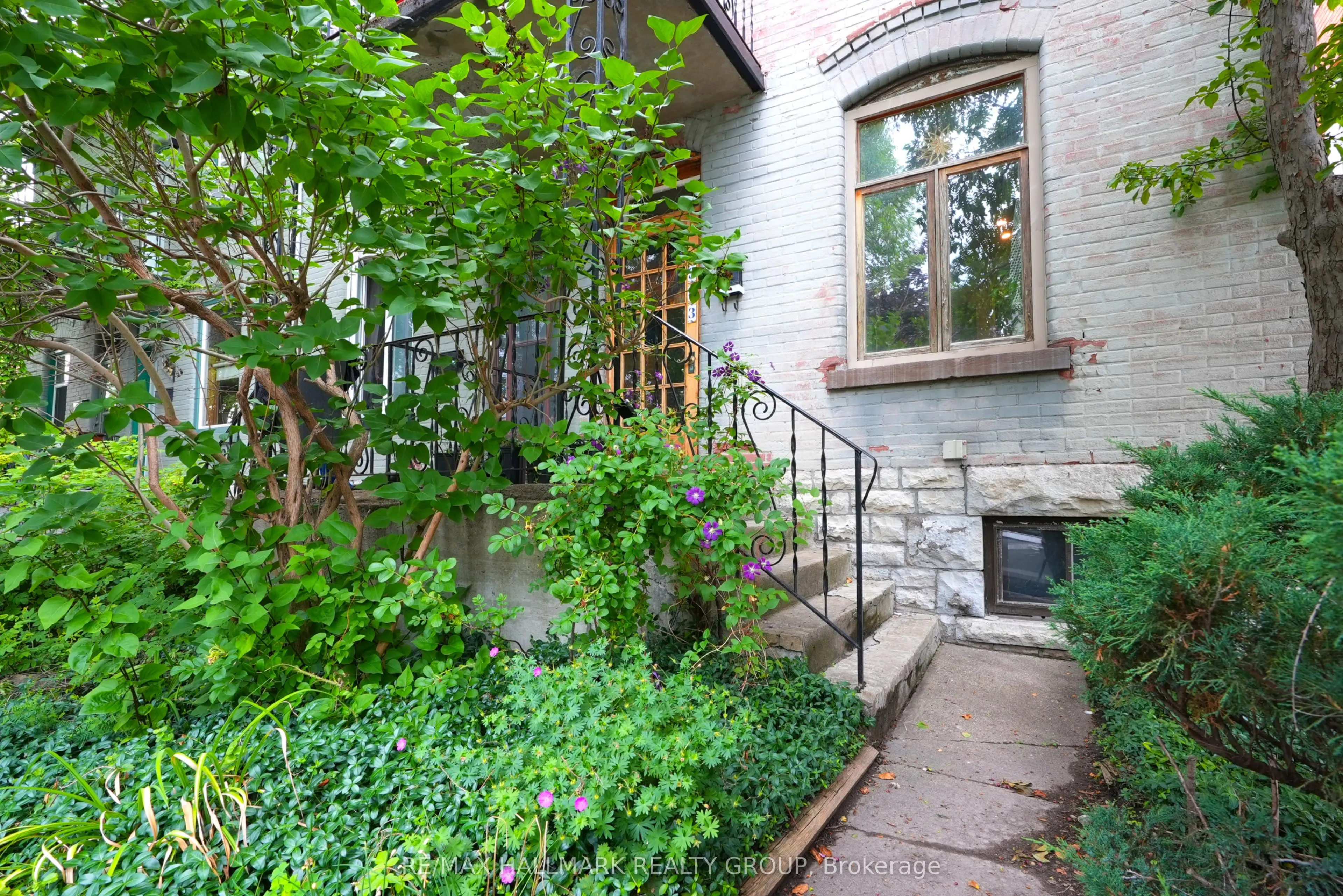 343 Somerset Street E