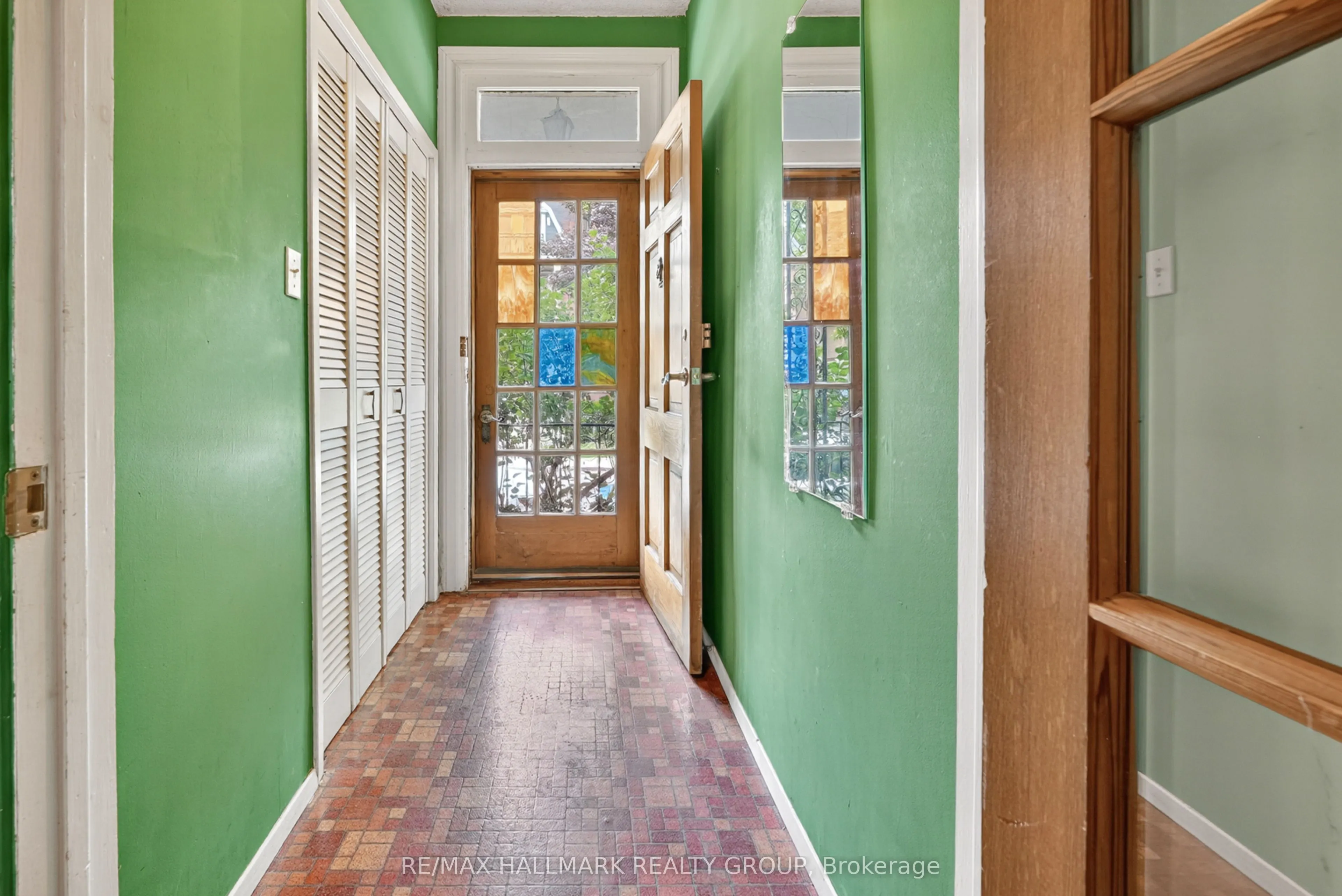 343 Somerset Street E