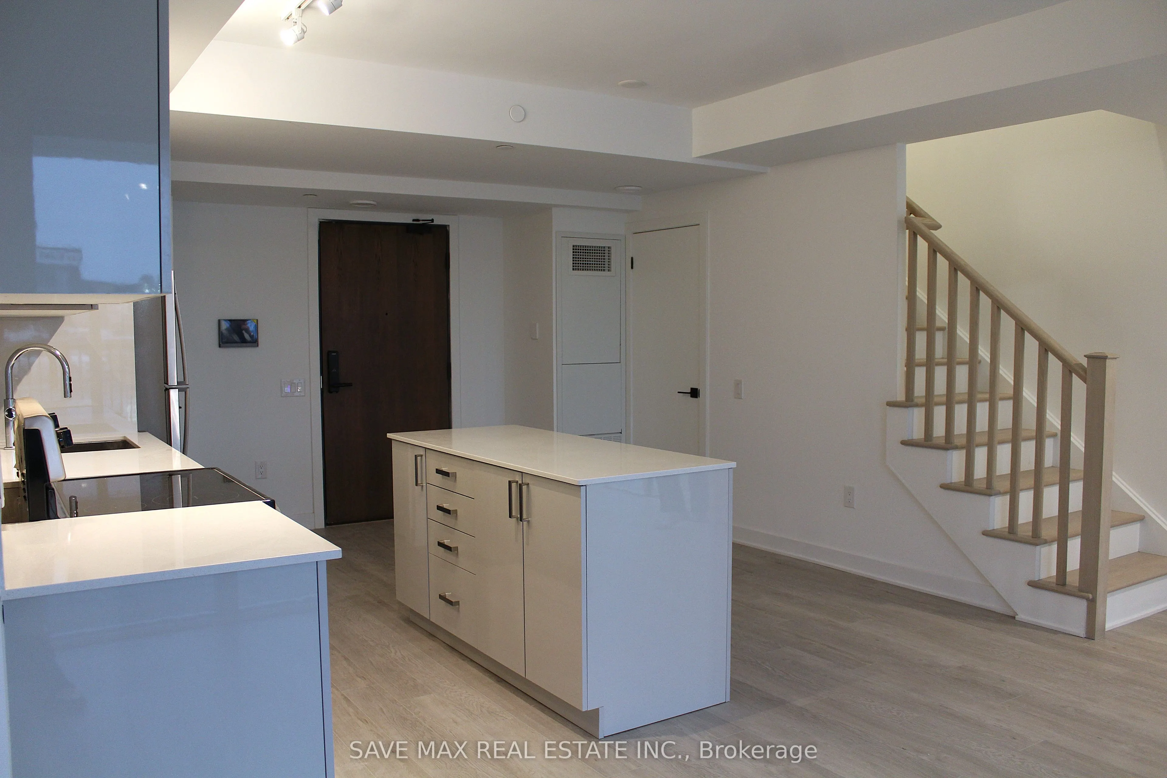 2782 Barton Street E, #107