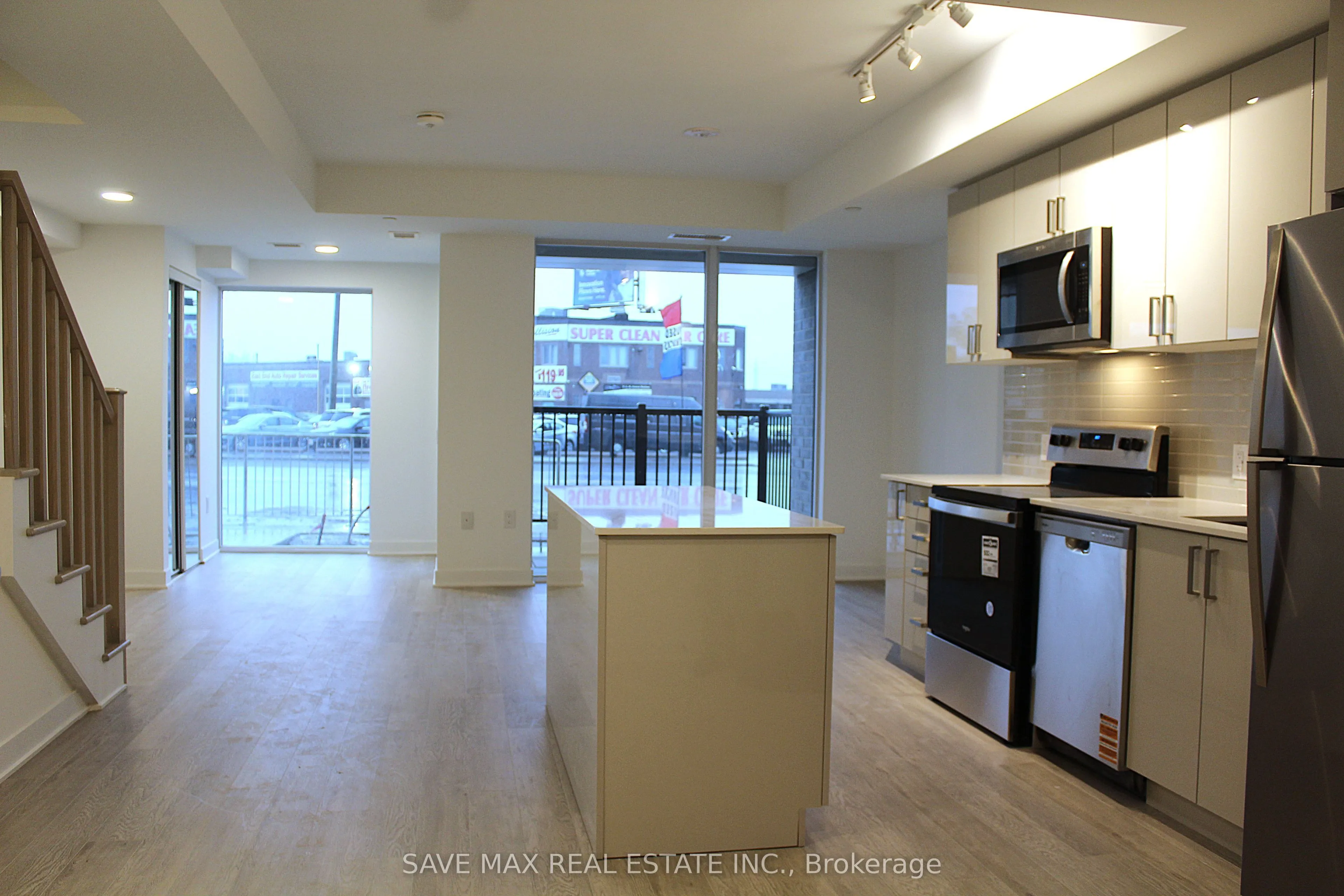 2782 Barton Street E, #107