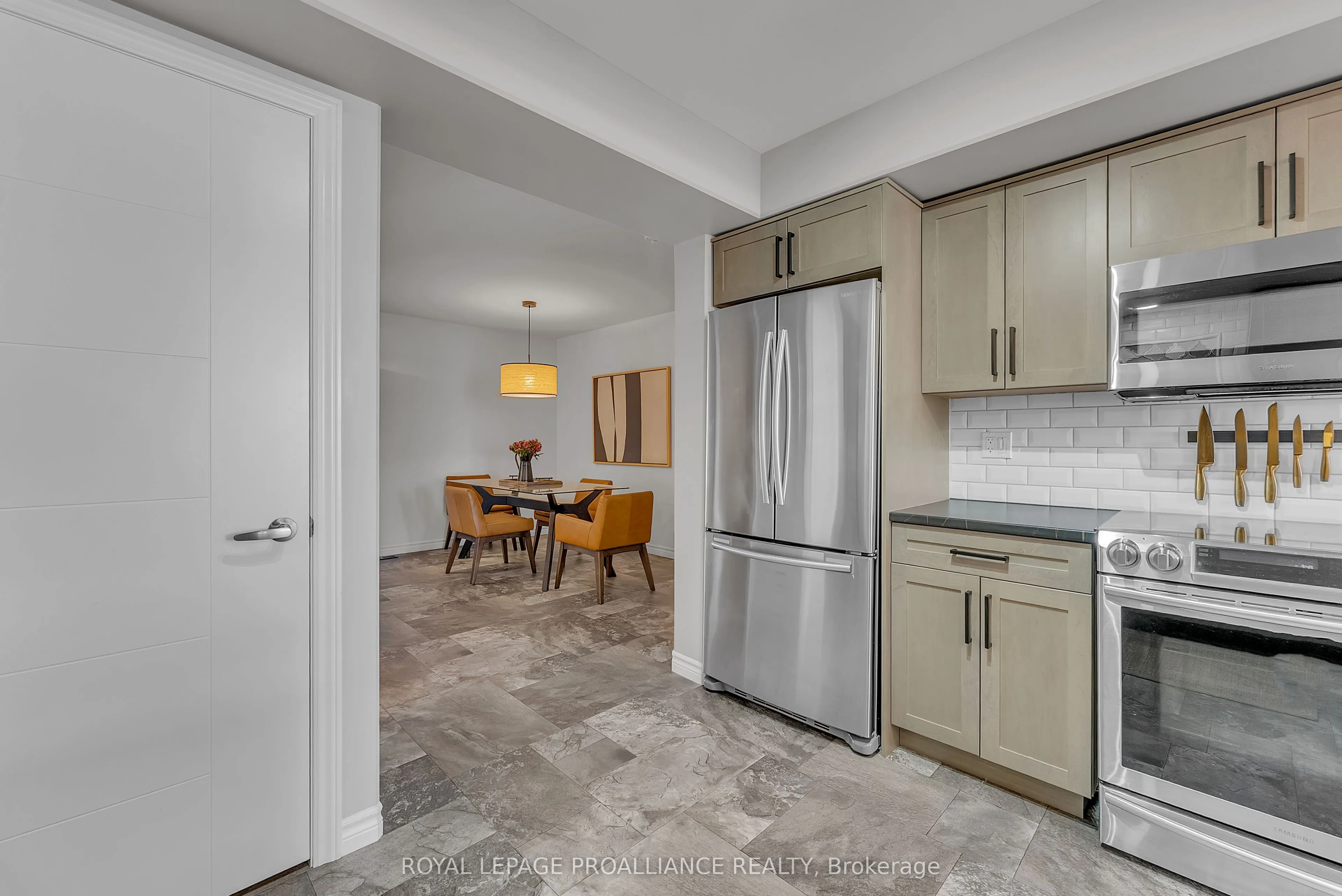 27 Ridgeway Place