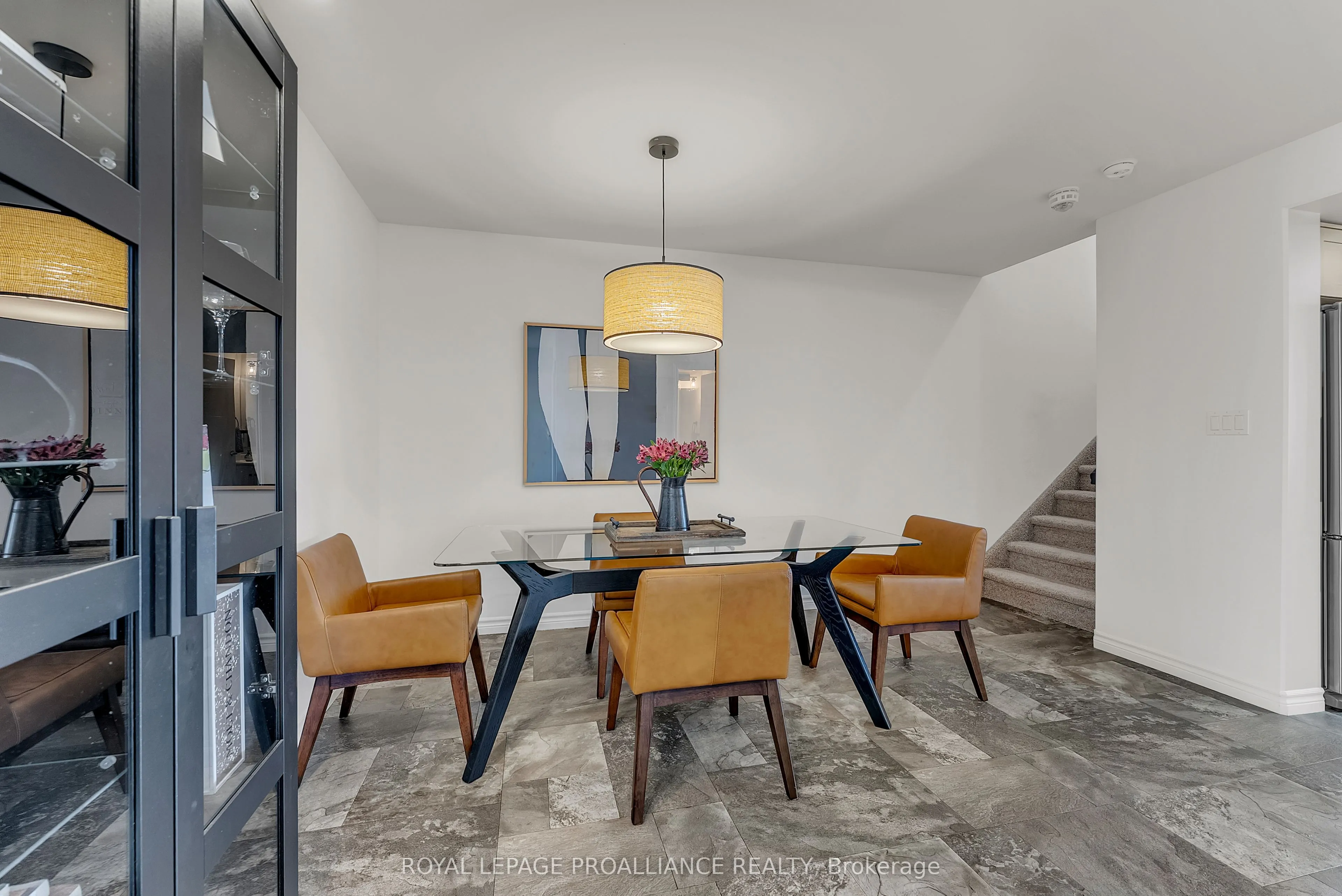 27 Ridgeway Place