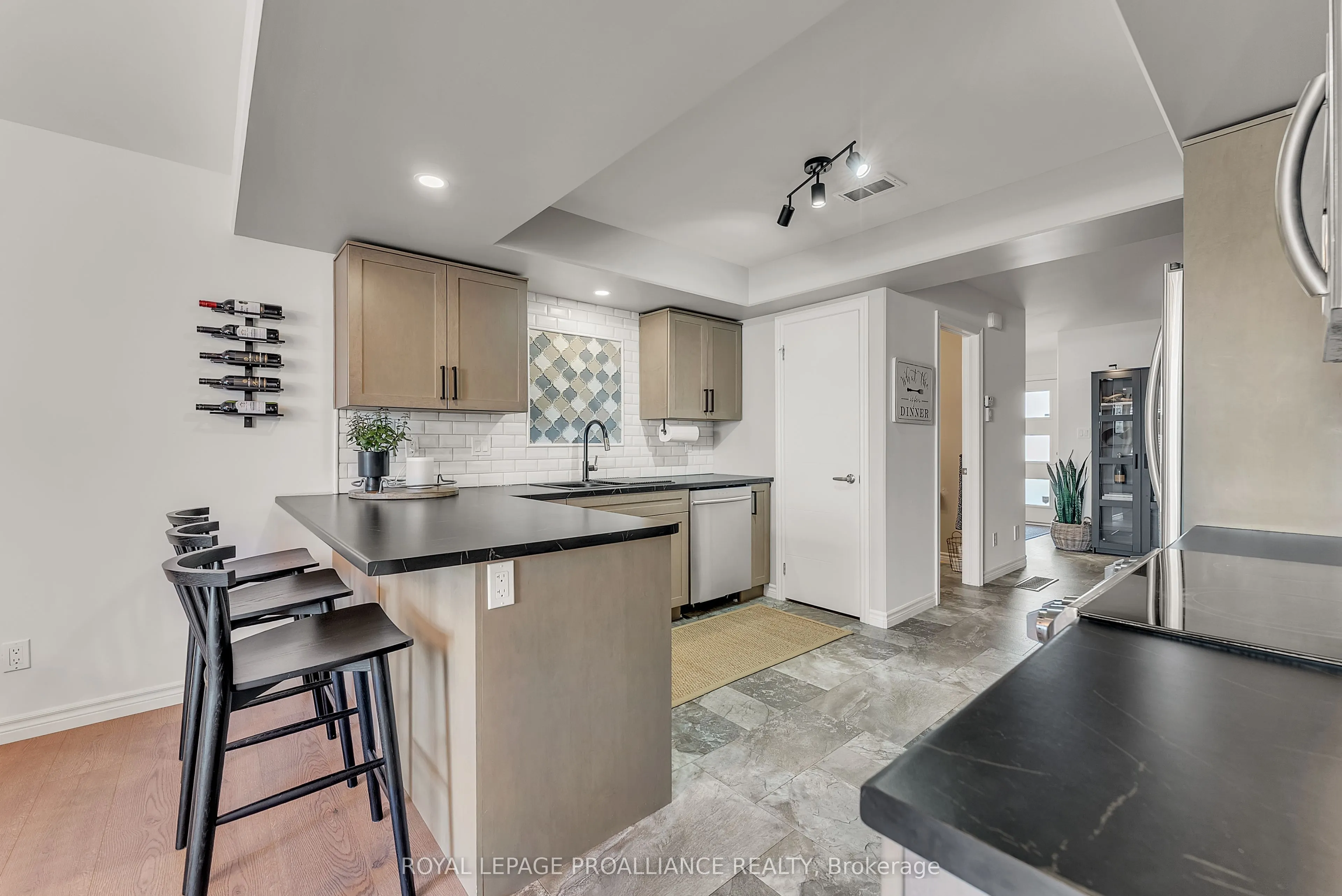 27 Ridgeway Place