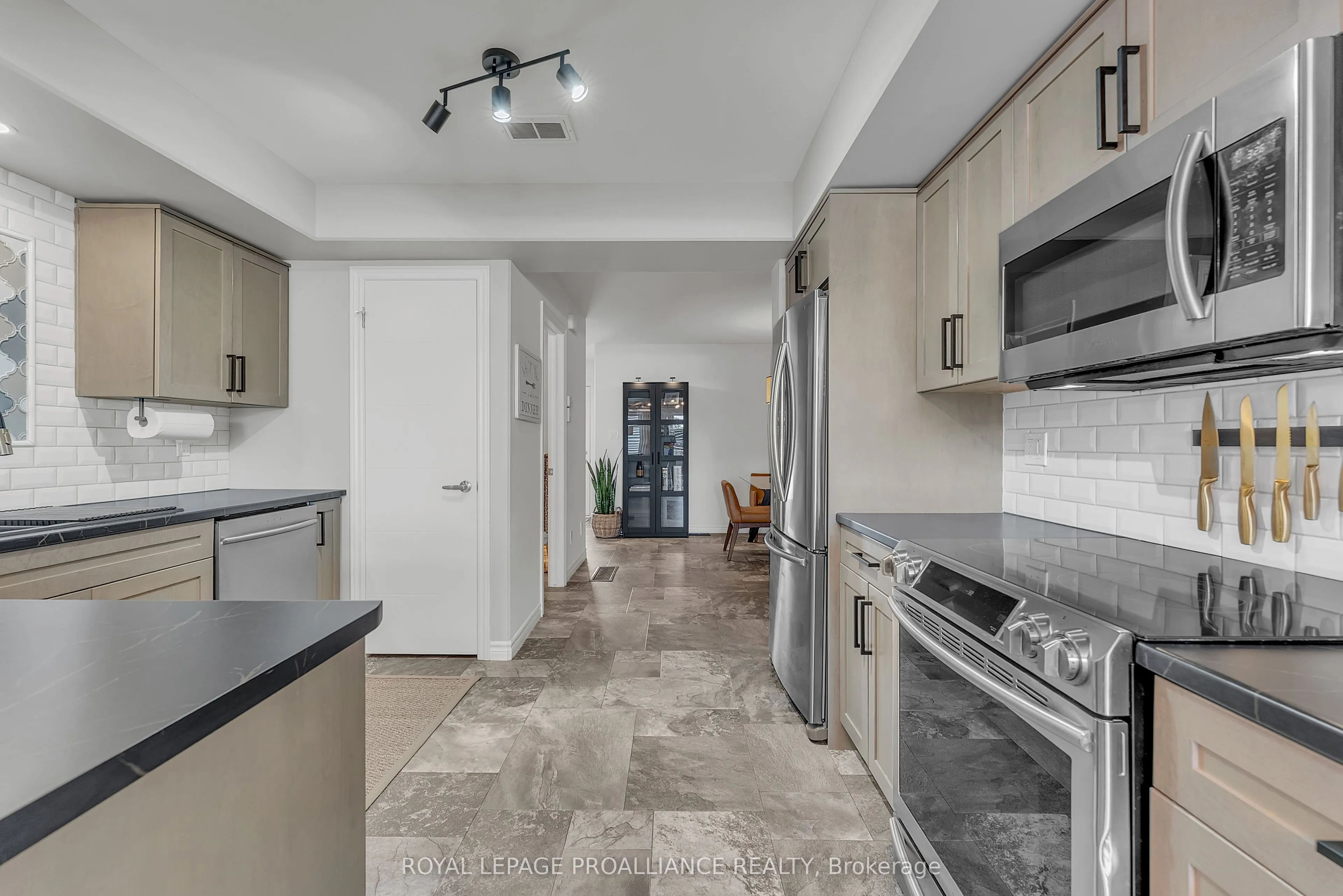27 Ridgeway Place