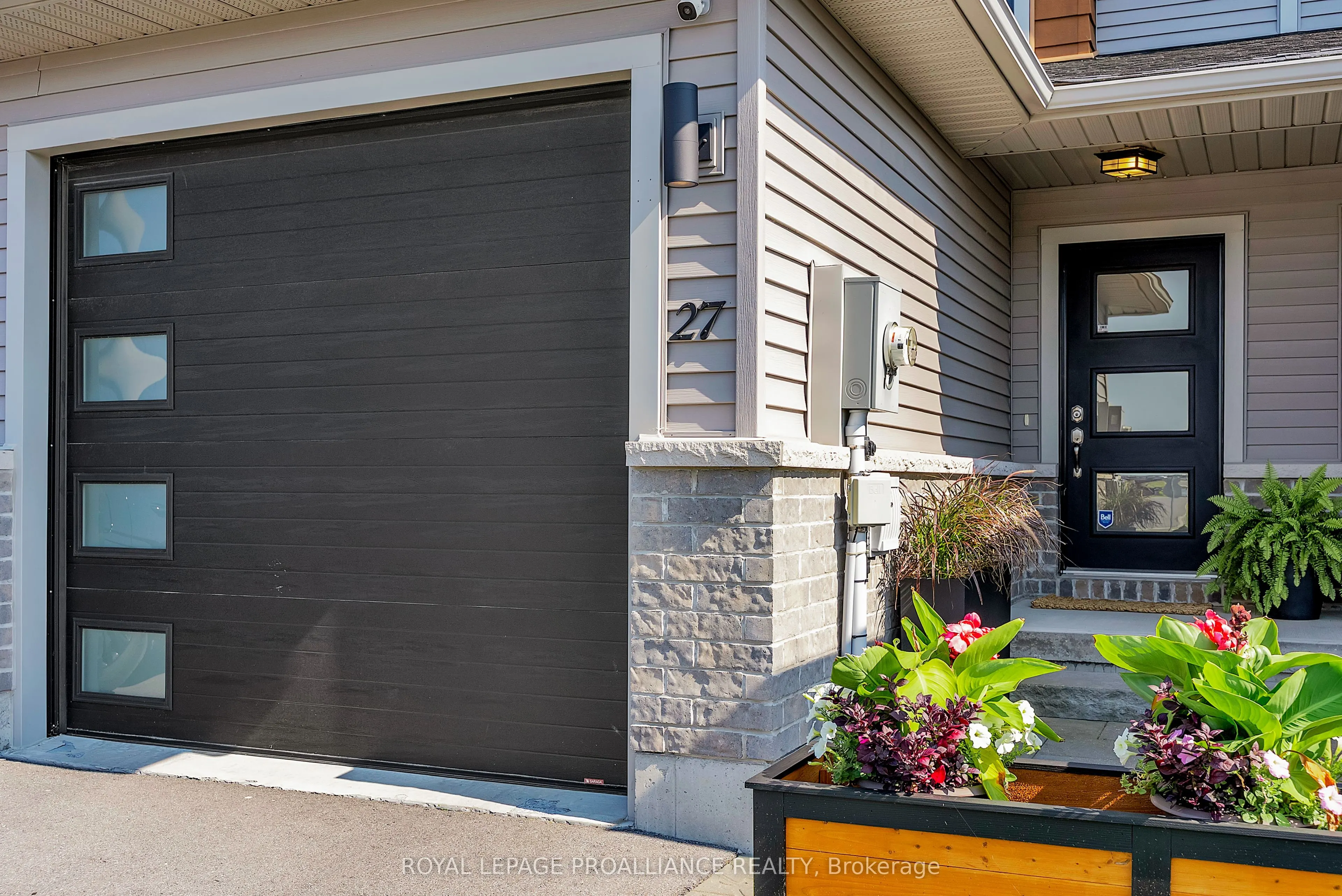 27 Ridgeway Place