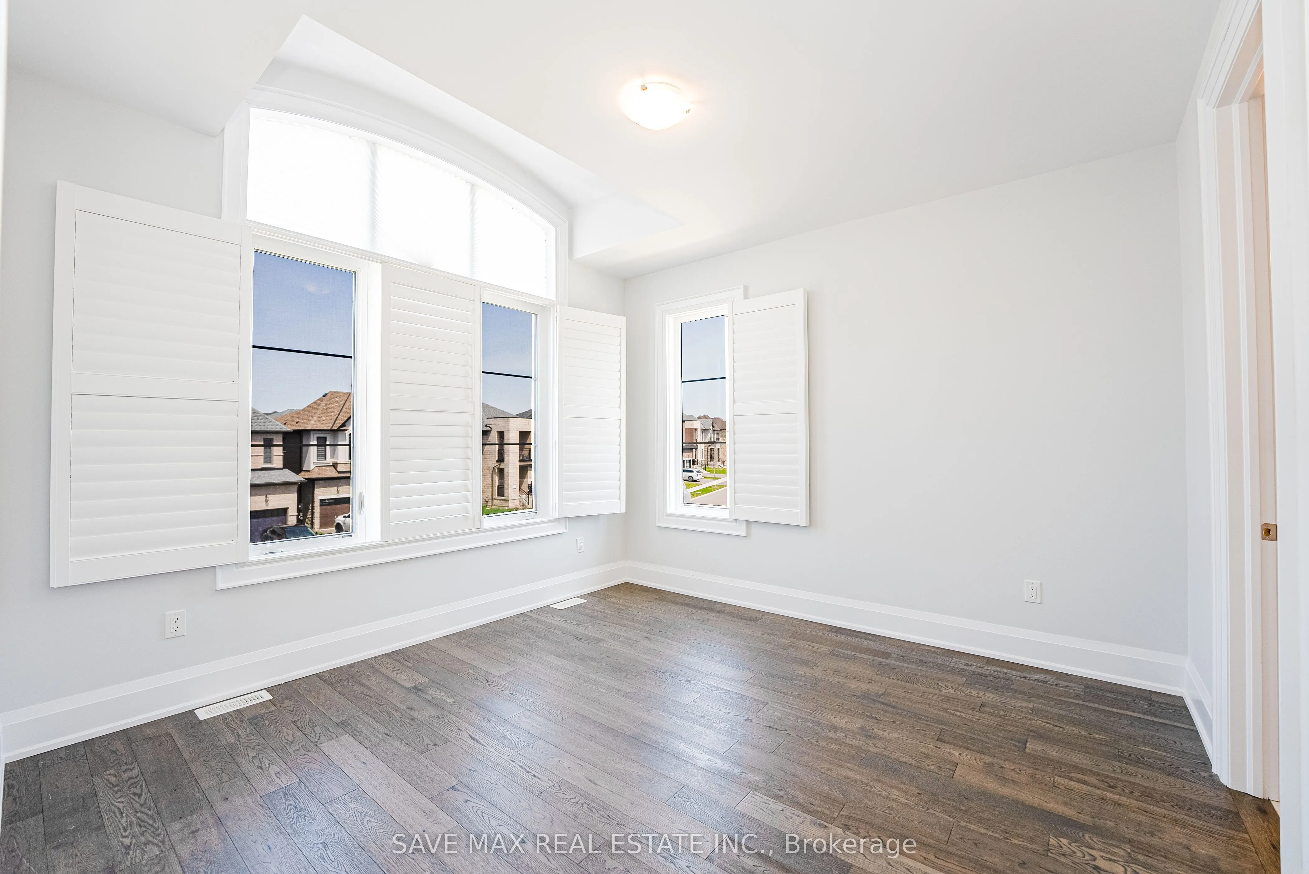 1250 UPPER THAMES Drive