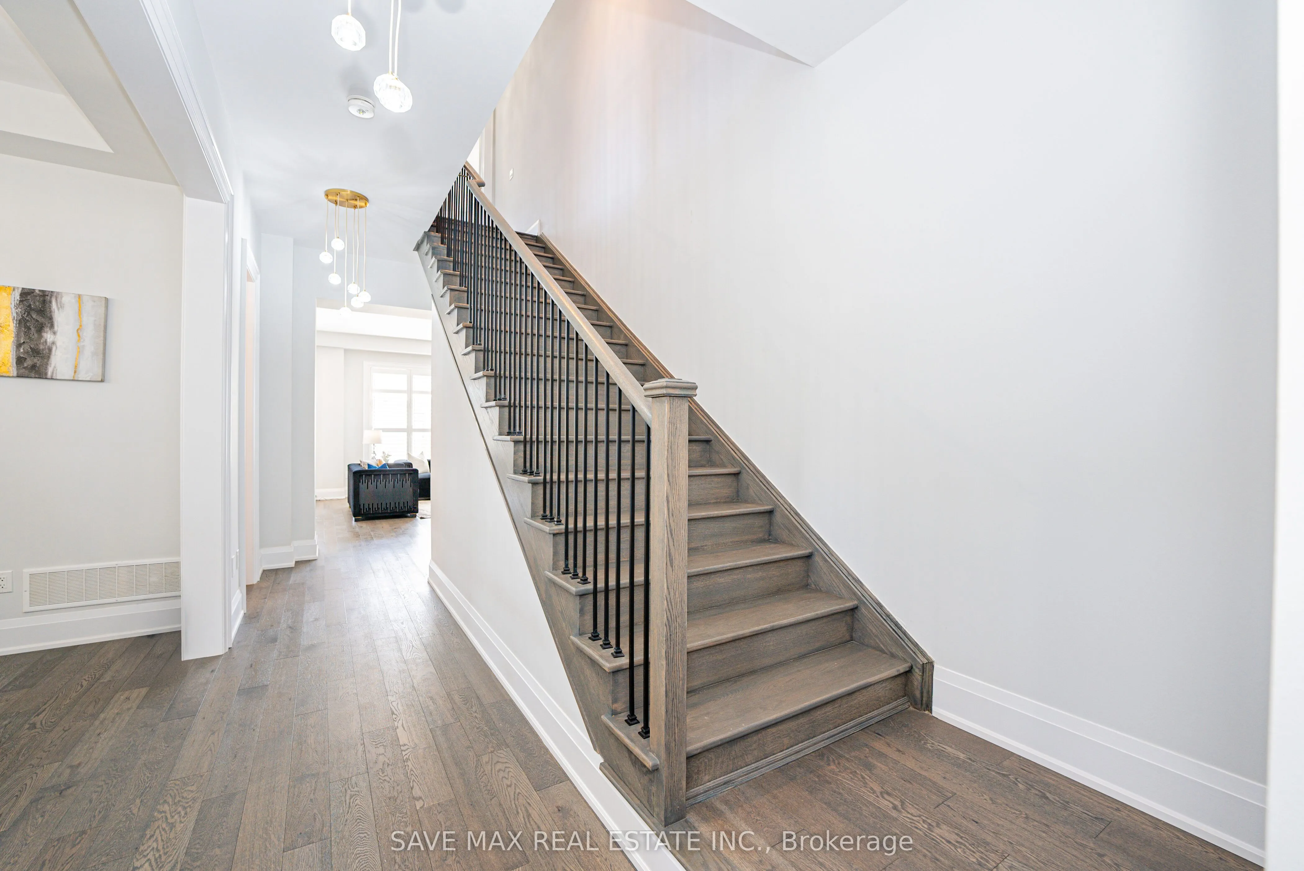 1250 UPPER THAMES Drive