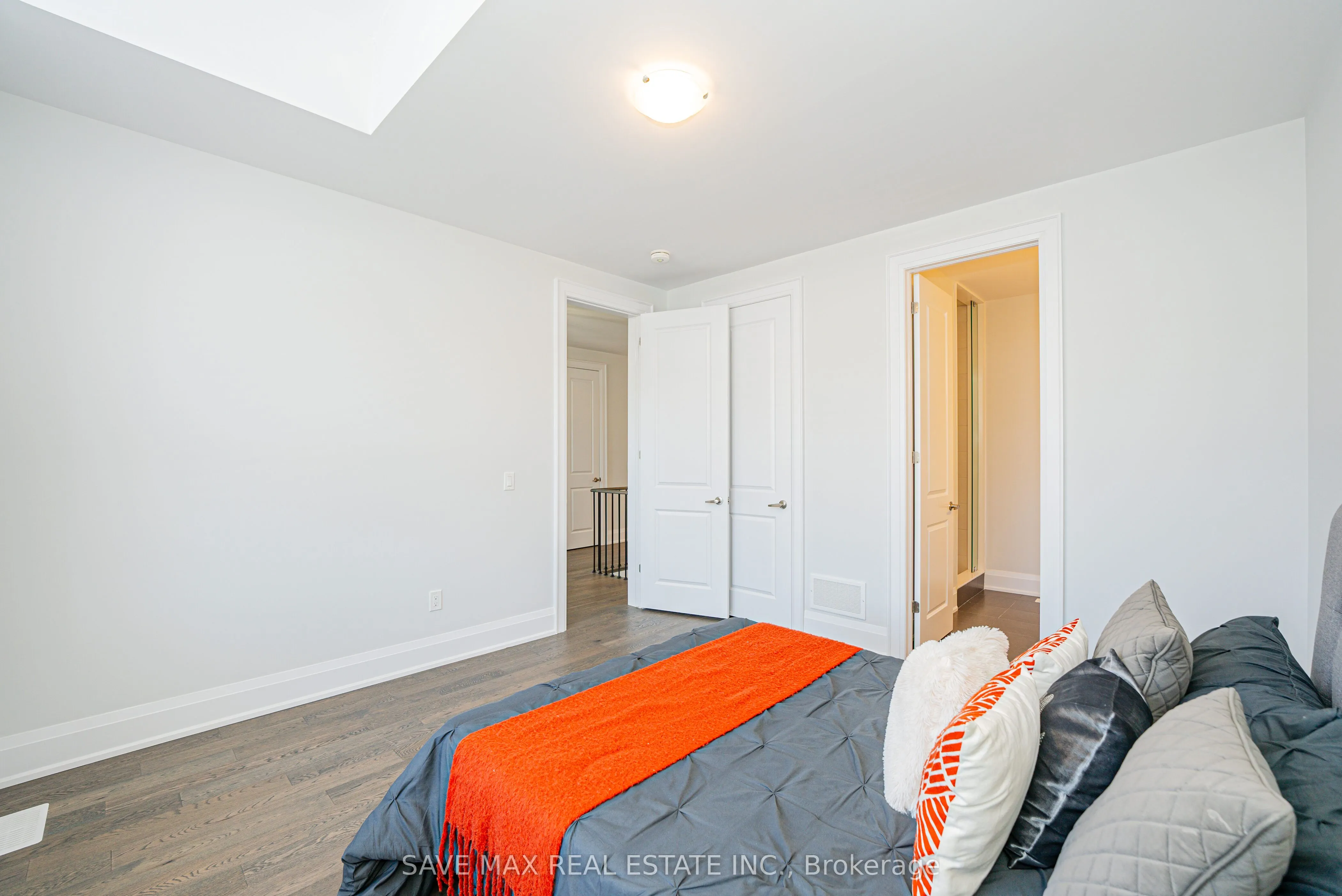 1250 UPPER THAMES Drive