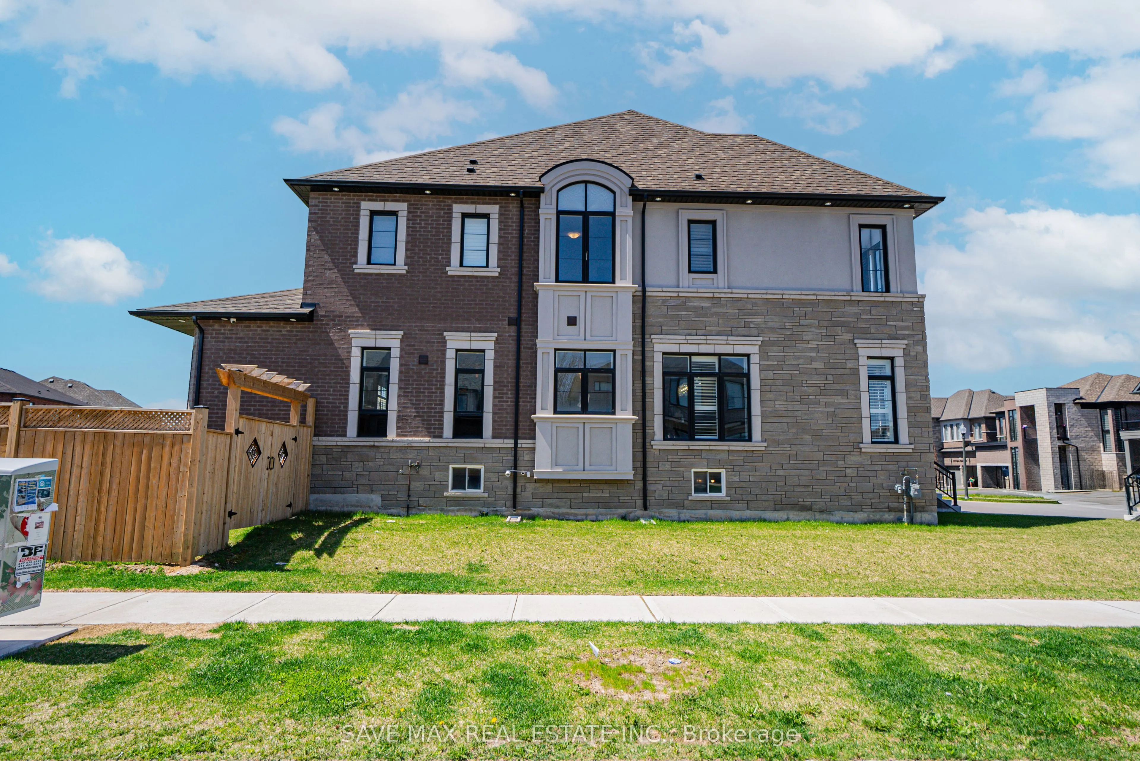 1250 UPPER THAMES Drive