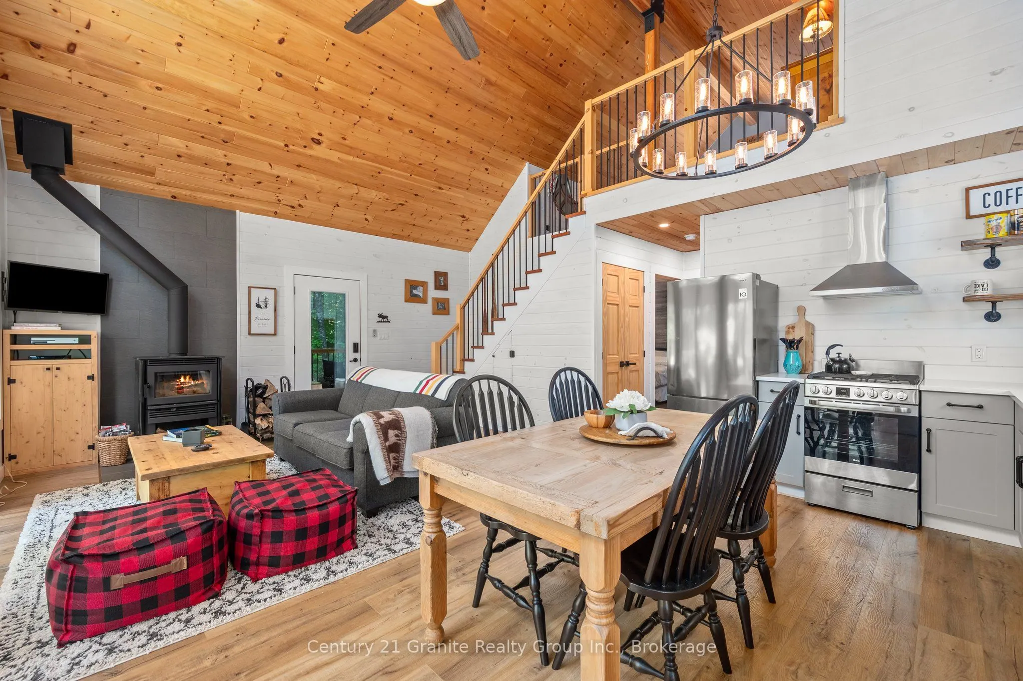 1577 RUGGED Lane