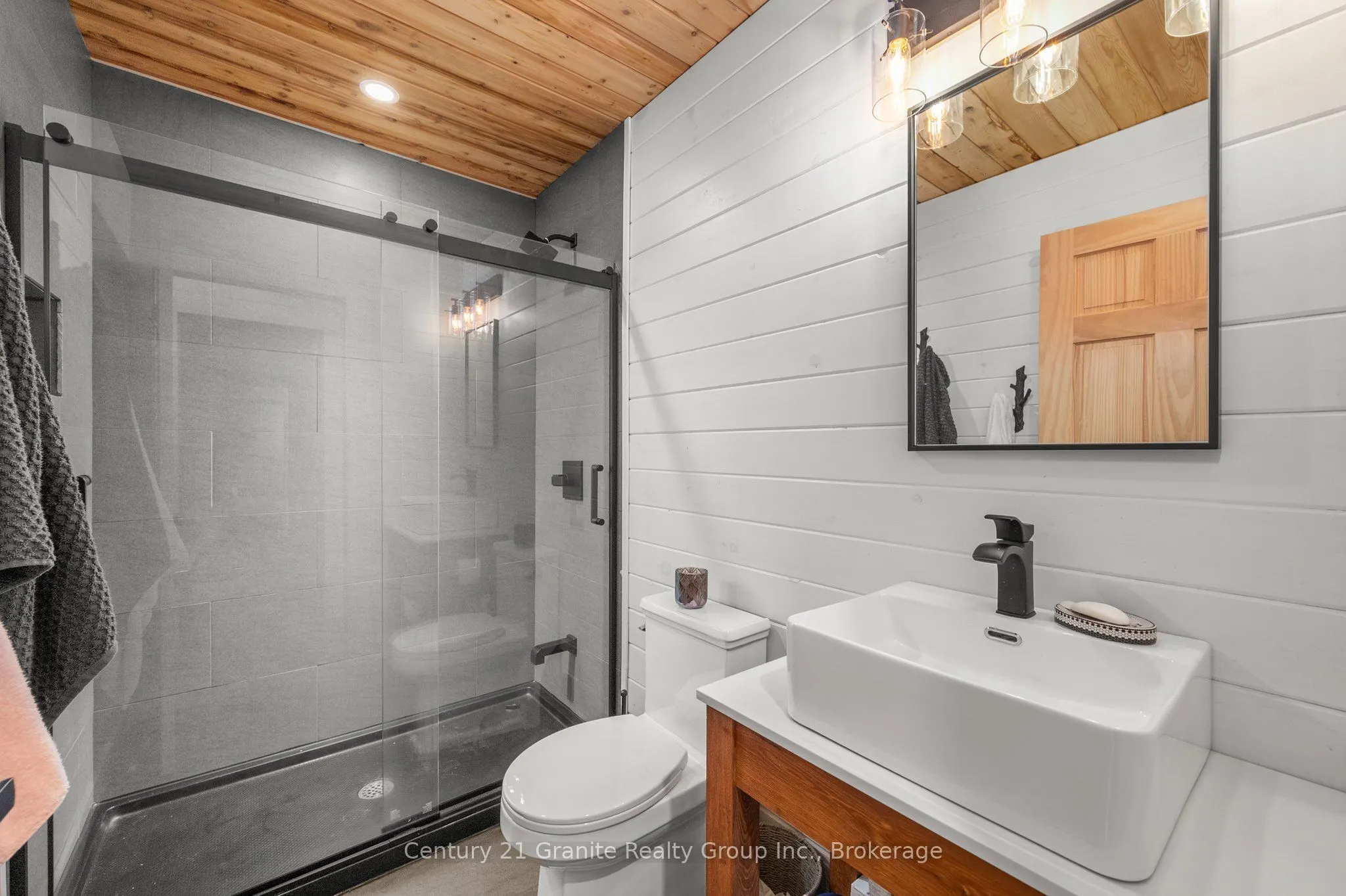 1577 RUGGED Lane