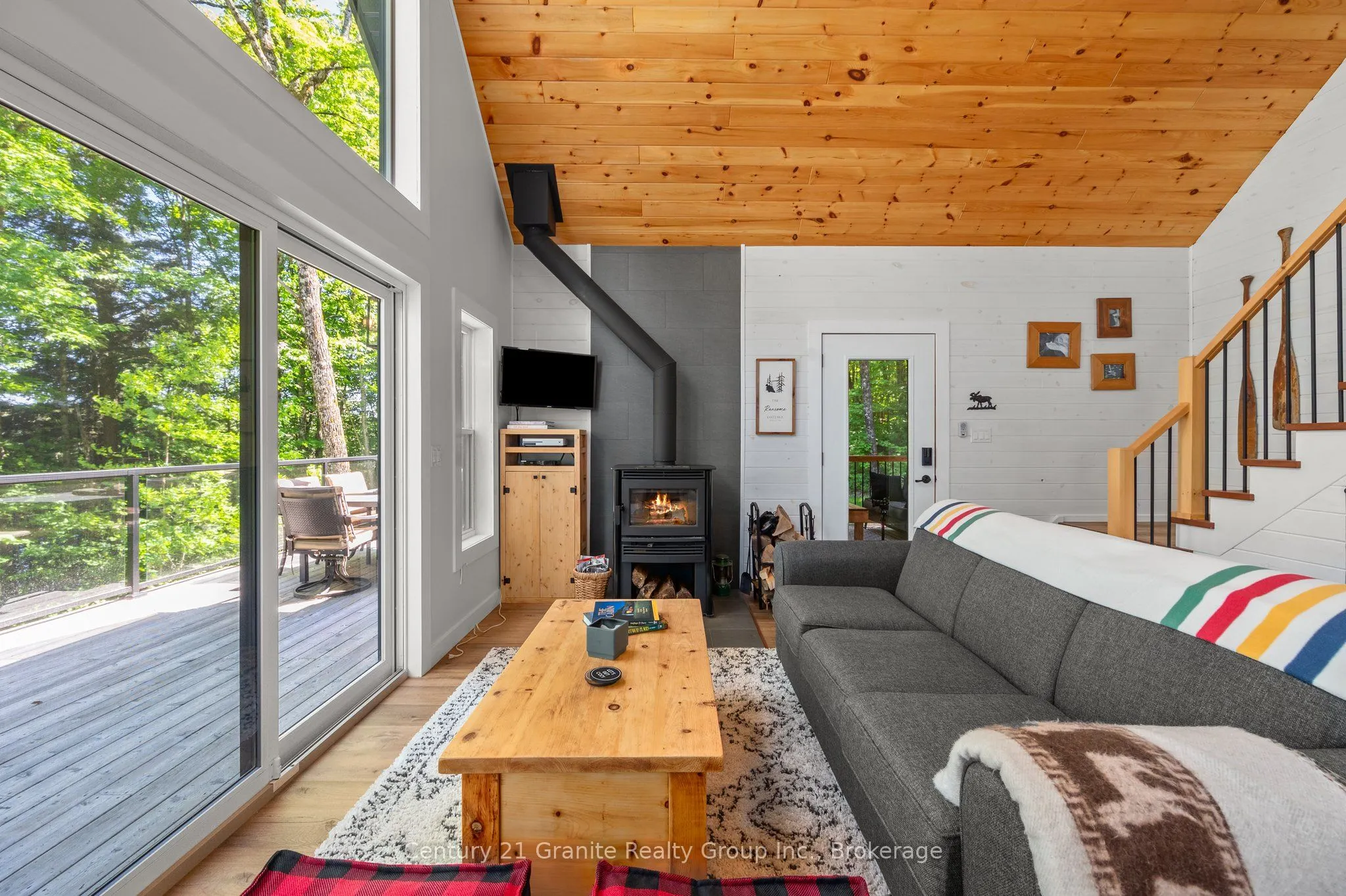 1577 RUGGED Lane