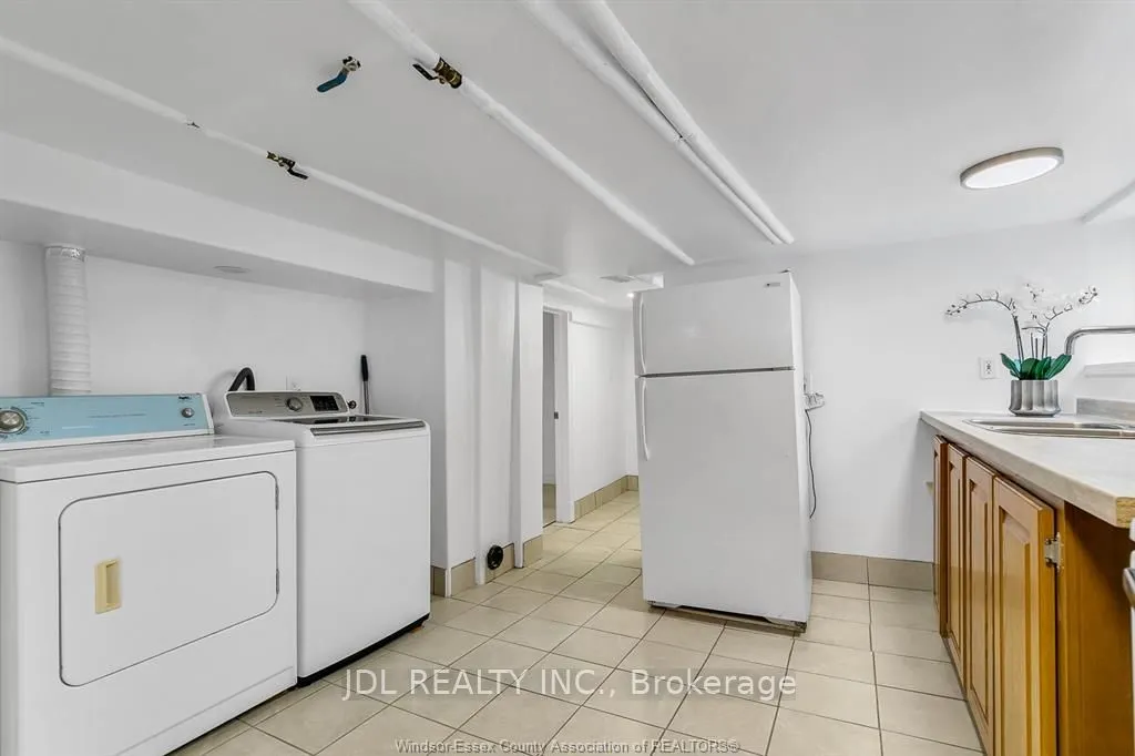 721-723 Campbell Avenue