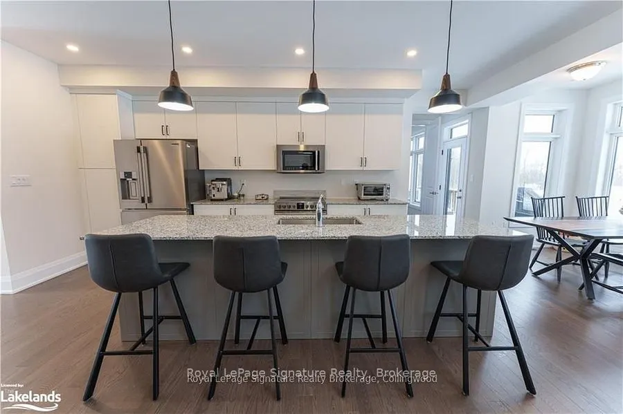 156 SPRINGSIDE Crescent
