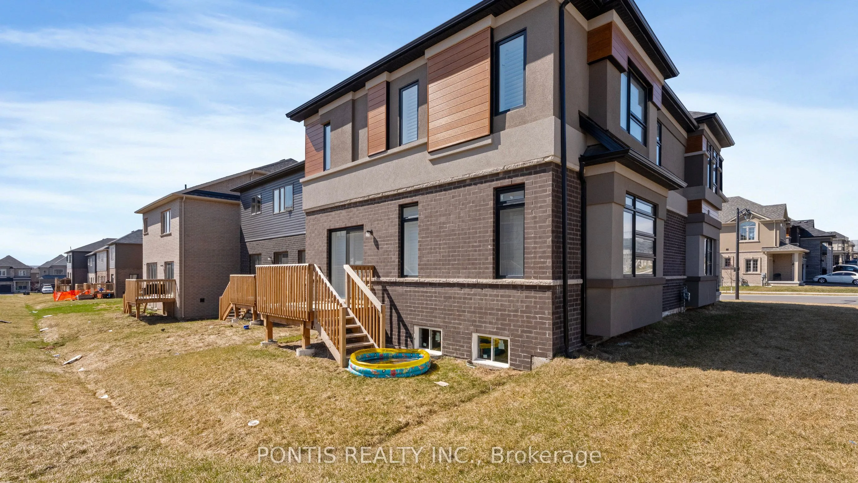 1 Brewis Street
