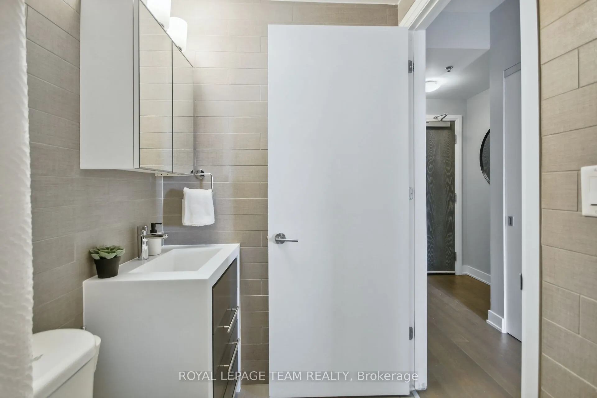 428 Sparks Street, #701