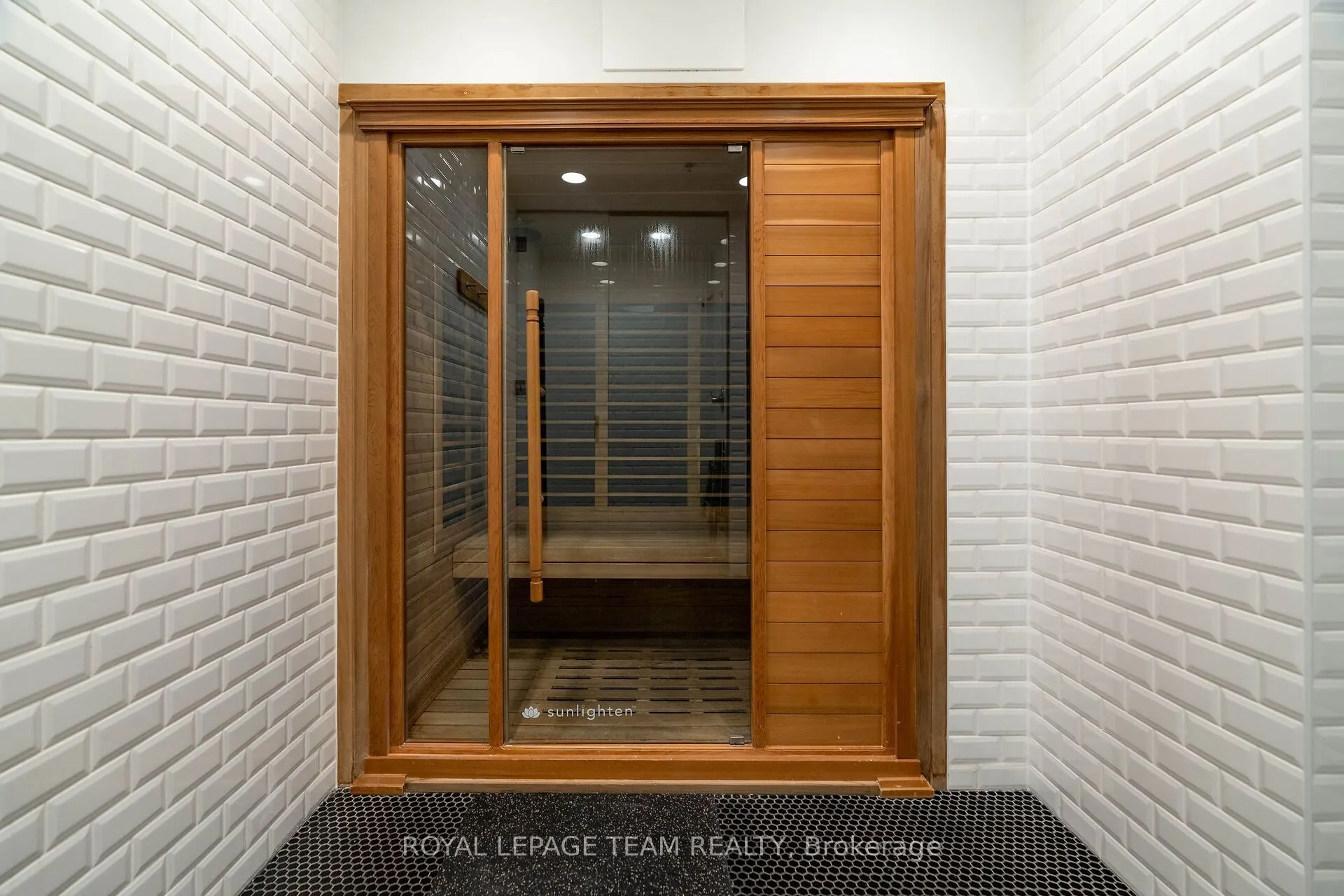 428 Sparks Street, #701