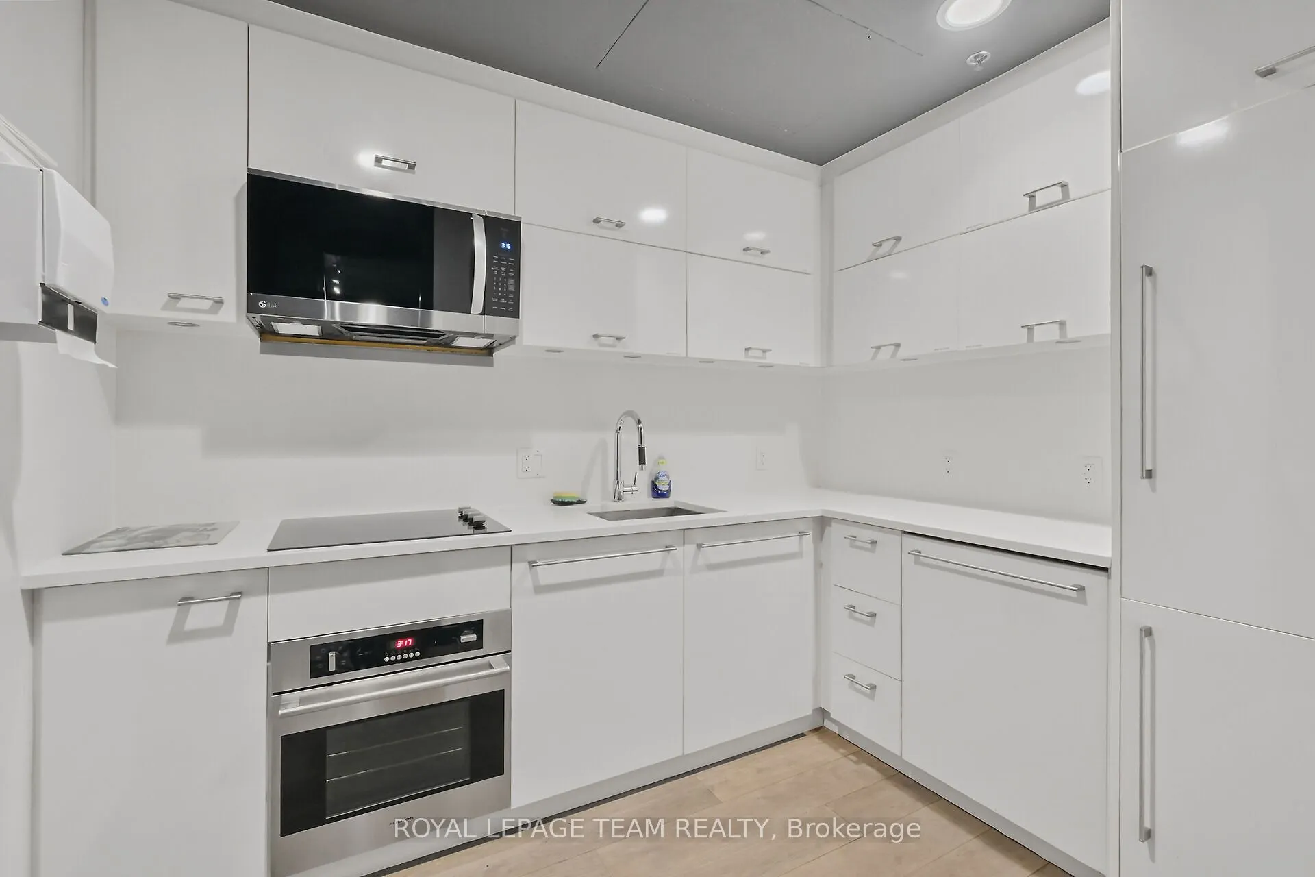 428 Sparks Street, #701