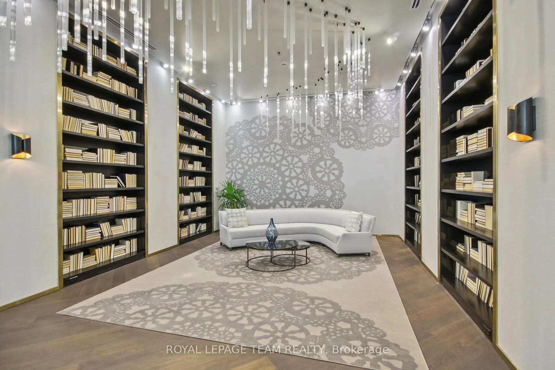 428 Sparks Street, #701