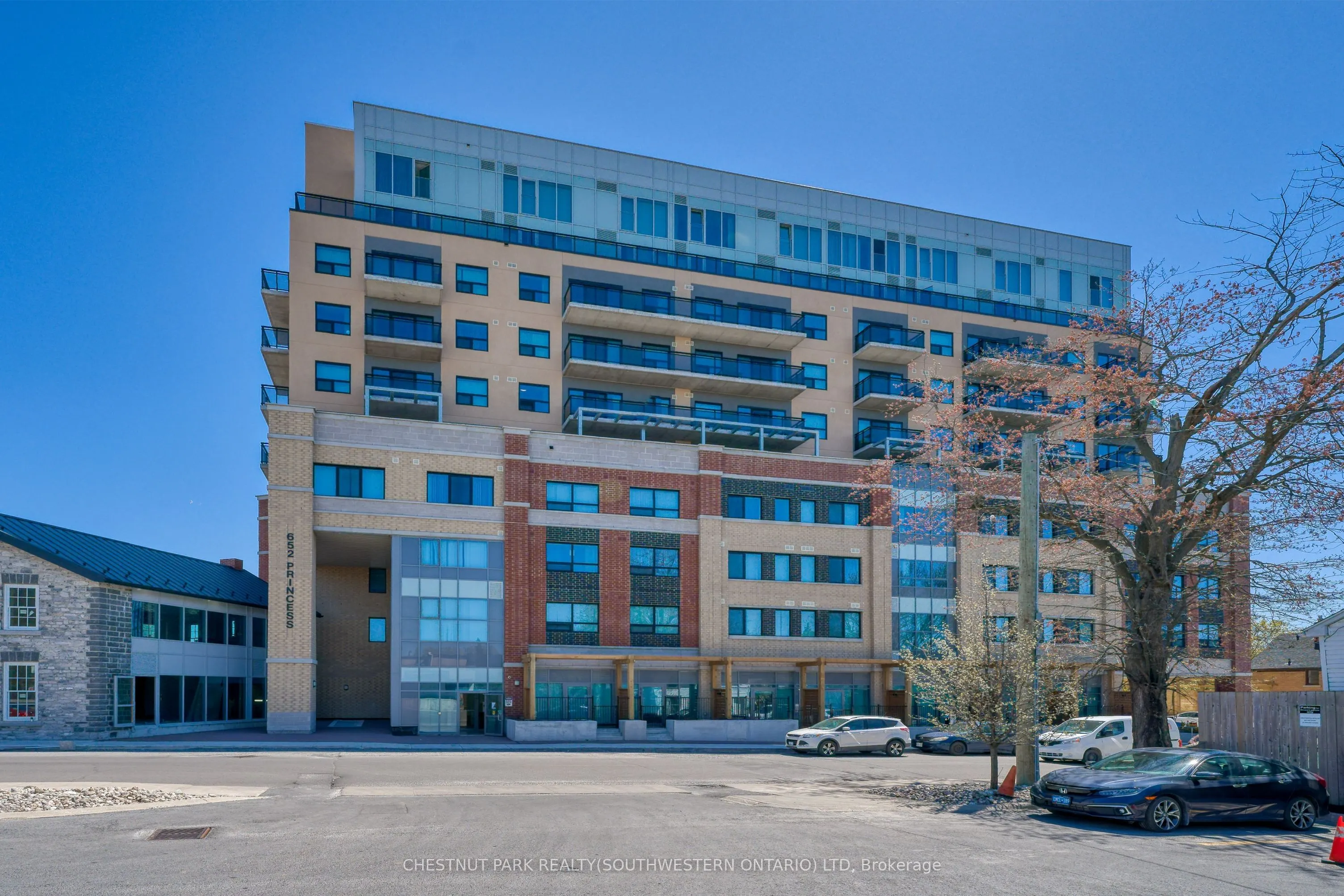 652 Princess Street, #925