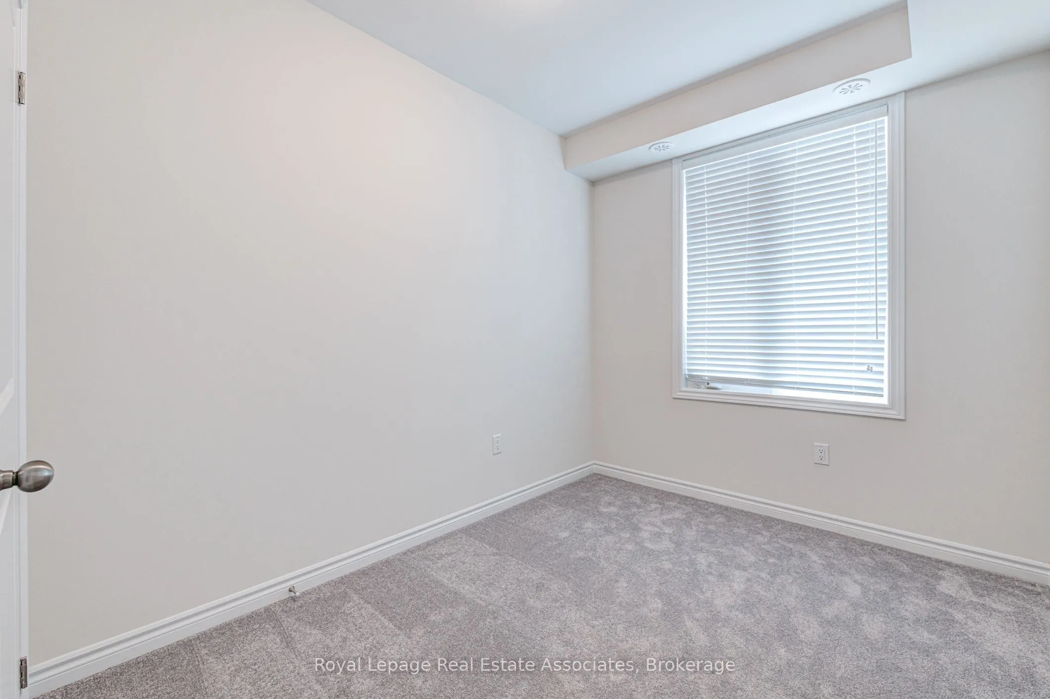 383 Dundas Street E, #53