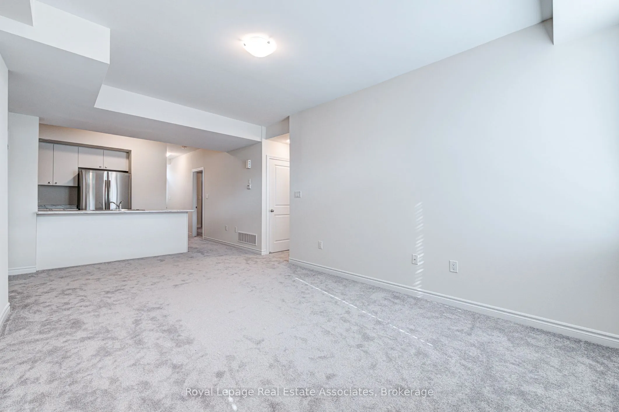 383 Dundas Street E, #53