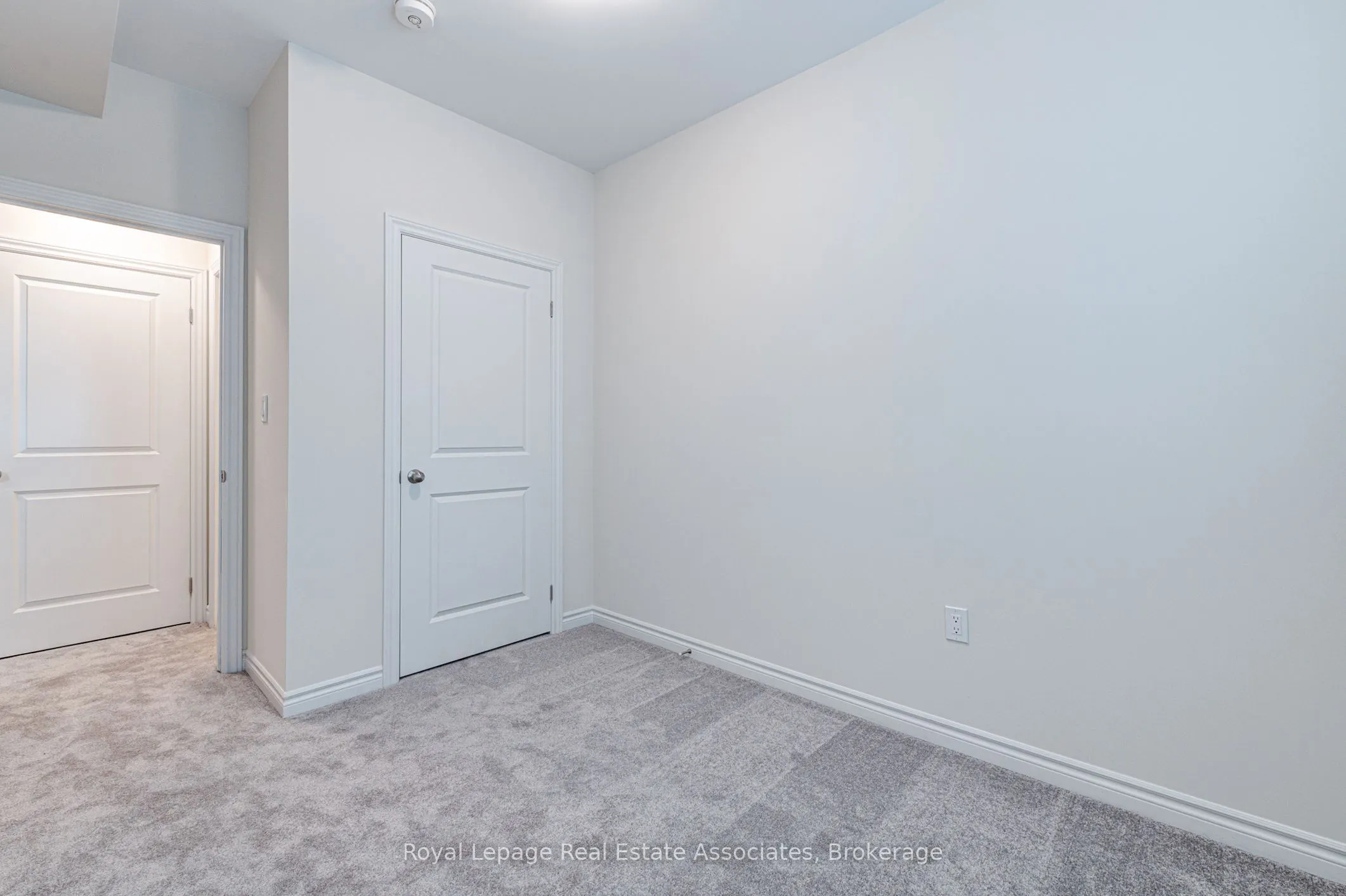 383 Dundas Street E, #53