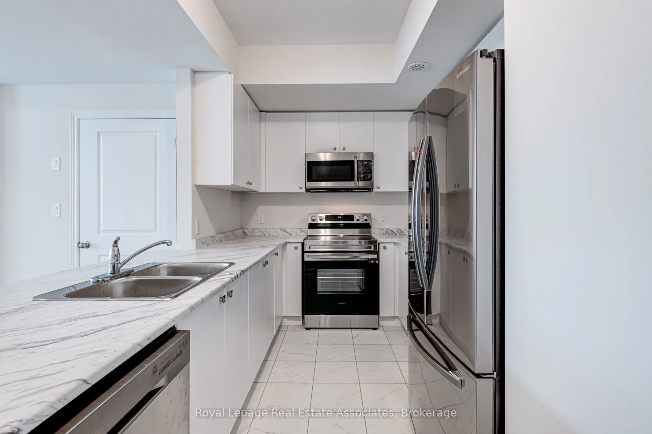 383 Dundas Street E, #53