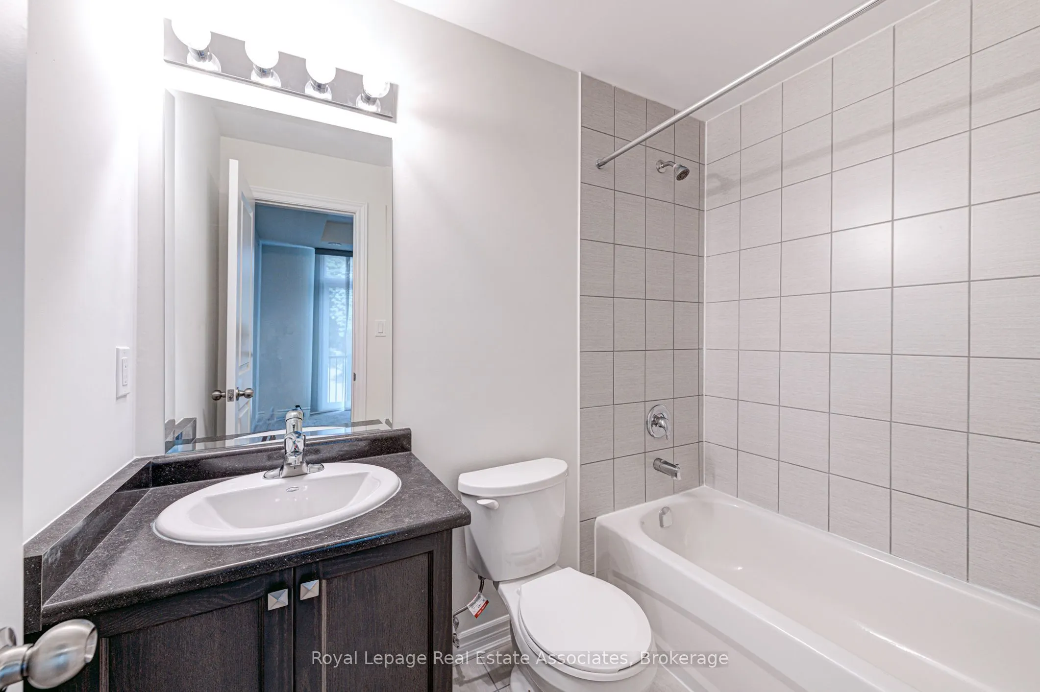 383 Dundas Street E, #53