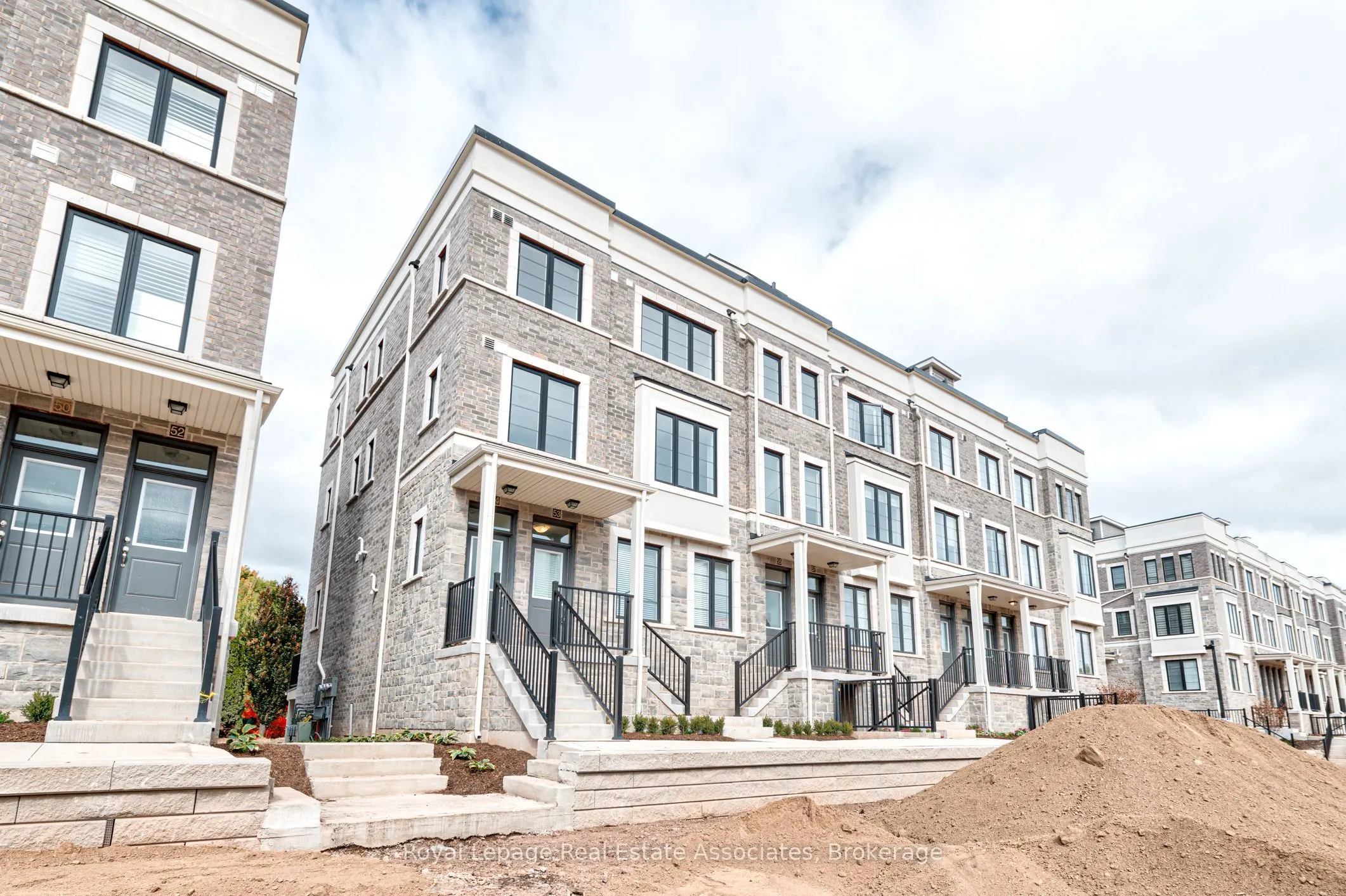 383 Dundas Street E, #53