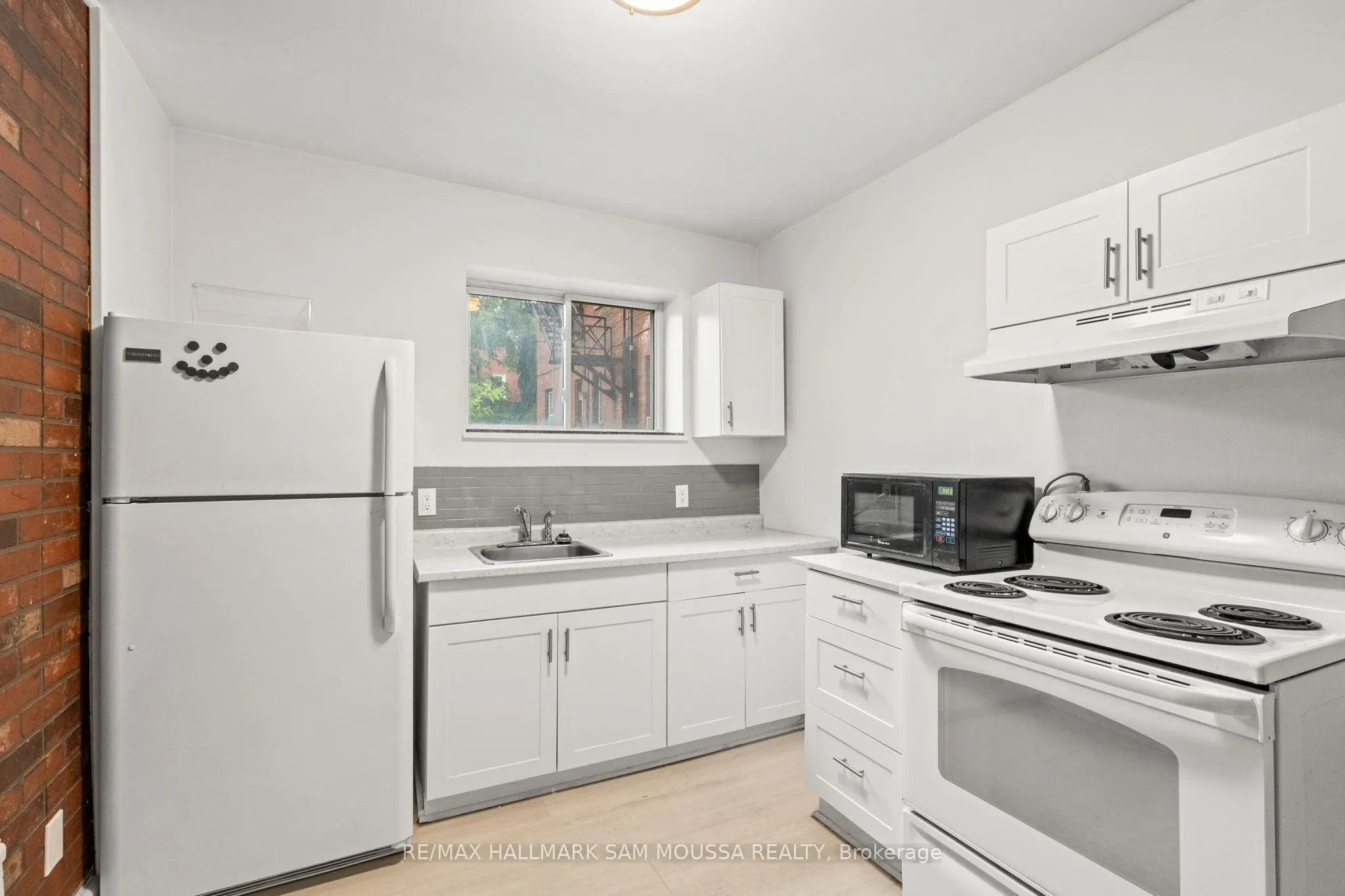 315 Waverley Street W