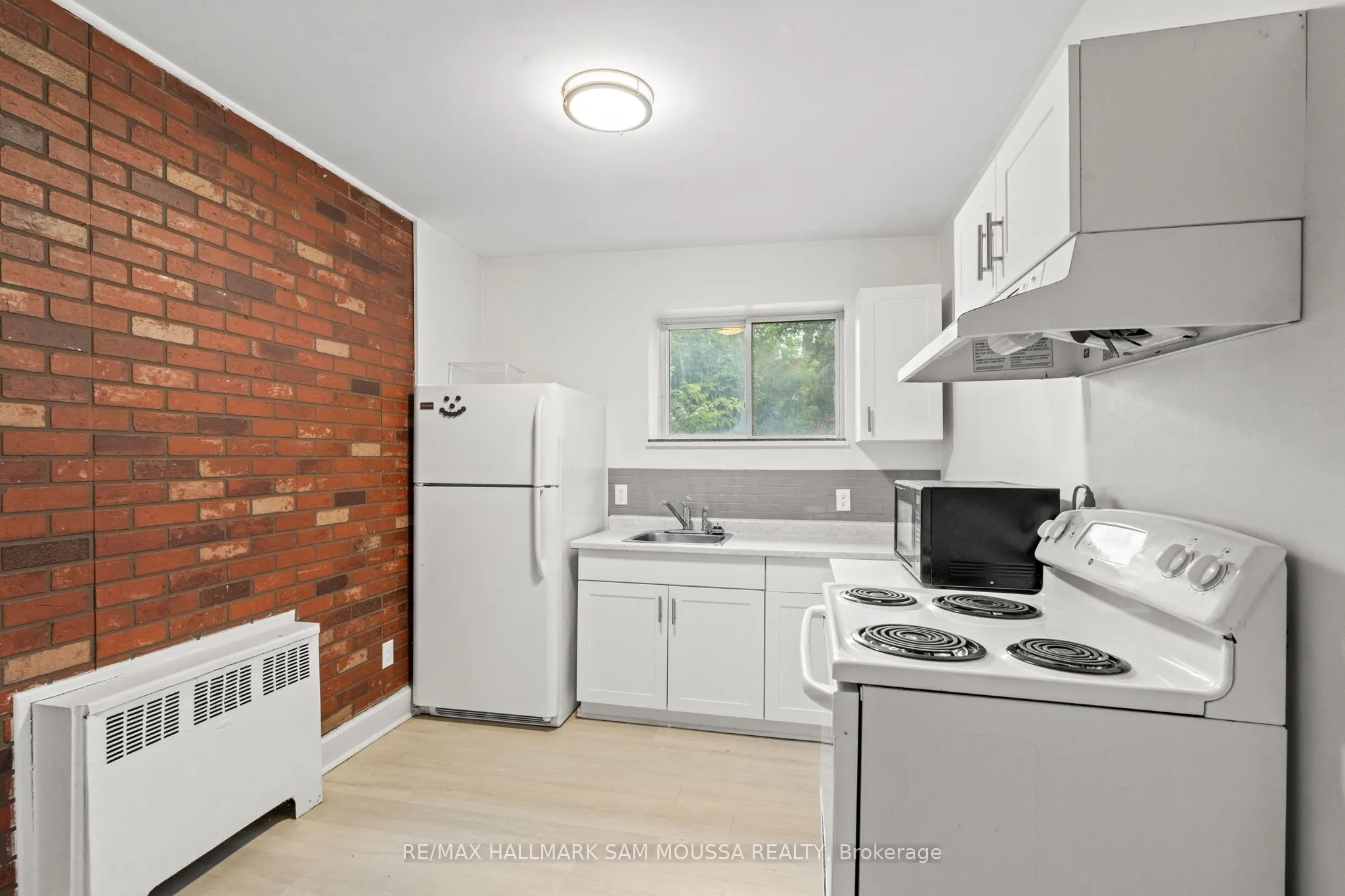 315 Waverley Street W