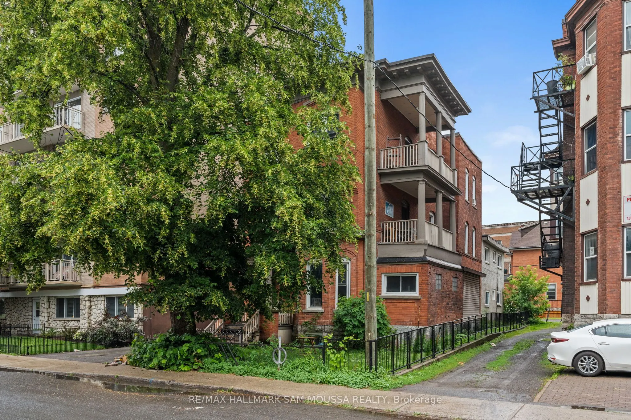 315 Waverley Street W