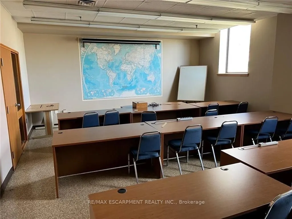 390 SECOND Avenue W, #OFFICE